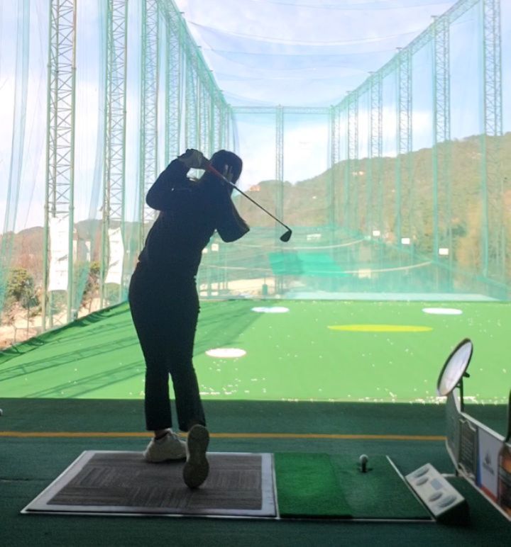 ⛳️ 6개월만에 클럽잡았다고 
임팩 안 나오는거 실화냐구ㅠㅠㅠ
징짜 애증의 골프..... 파워 1도 안 실려

.
.
.

#골프 #골프스윙 #골스타그램 #골프스타그램 #골프연습 #golf #golfswing #golfstagram #좋아요 #좋반 #좋아요반사 #좋튀 #좋아요그램
