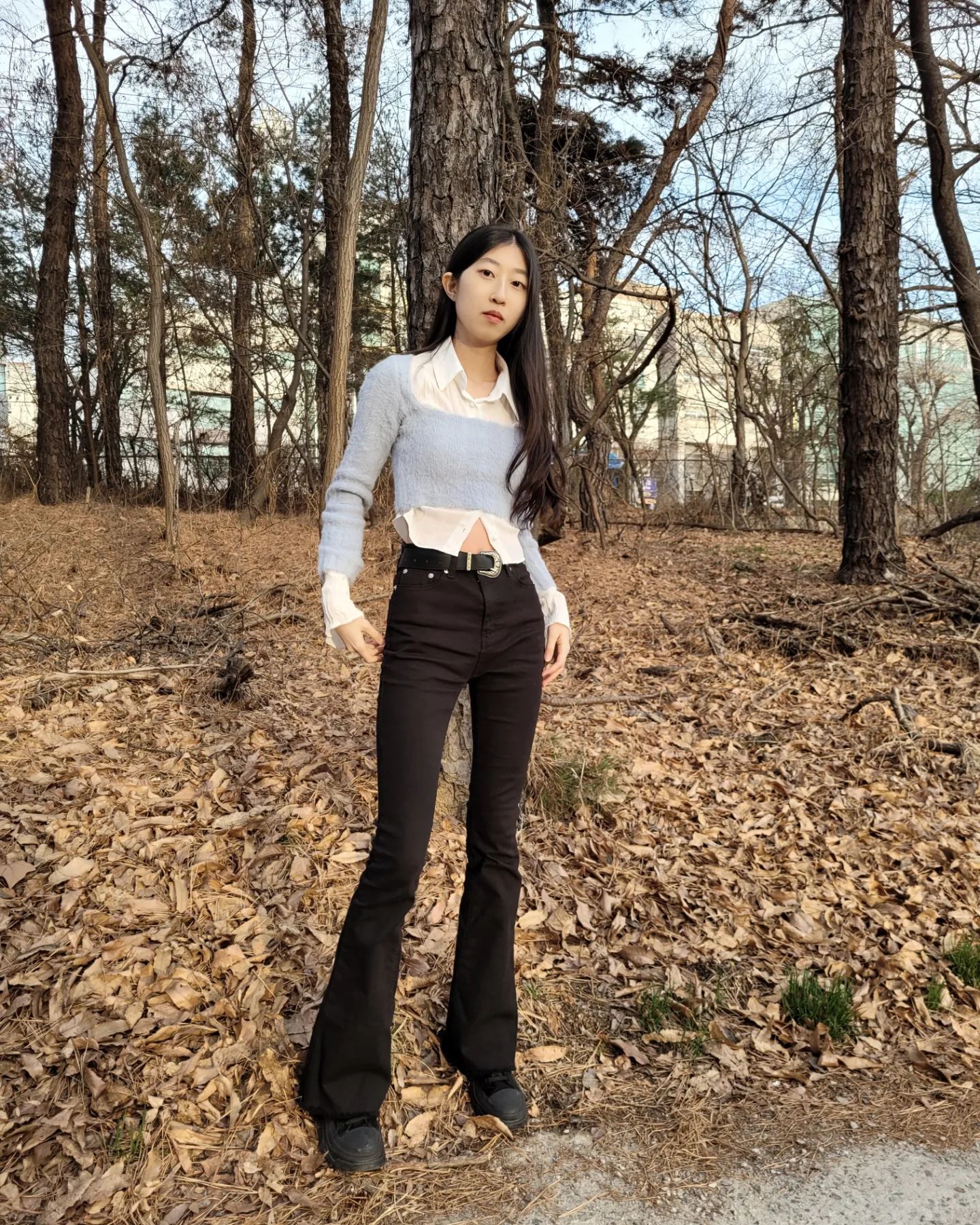 카메라와 낯을 가리는 편...👀

요즘 부츠컷만 입고 있어서 와이드 바지를 입어야겠어요!!

#대학생코디 #봄코디 #부츠컷 #부츠컷팬츠