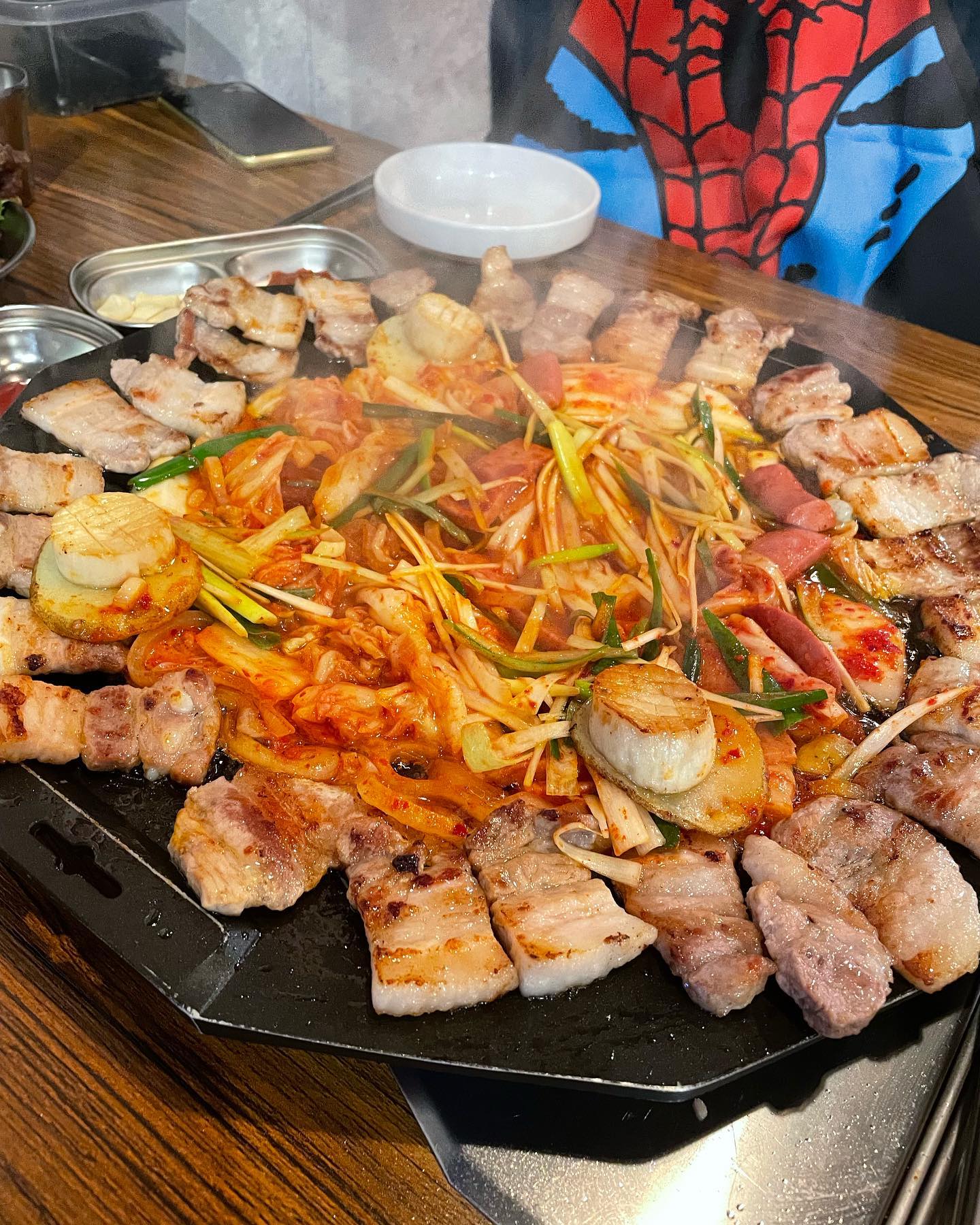 부대찌개 먹으러 왔는데 부대삼겹이 있어서 부대삼겹 먹음🤣