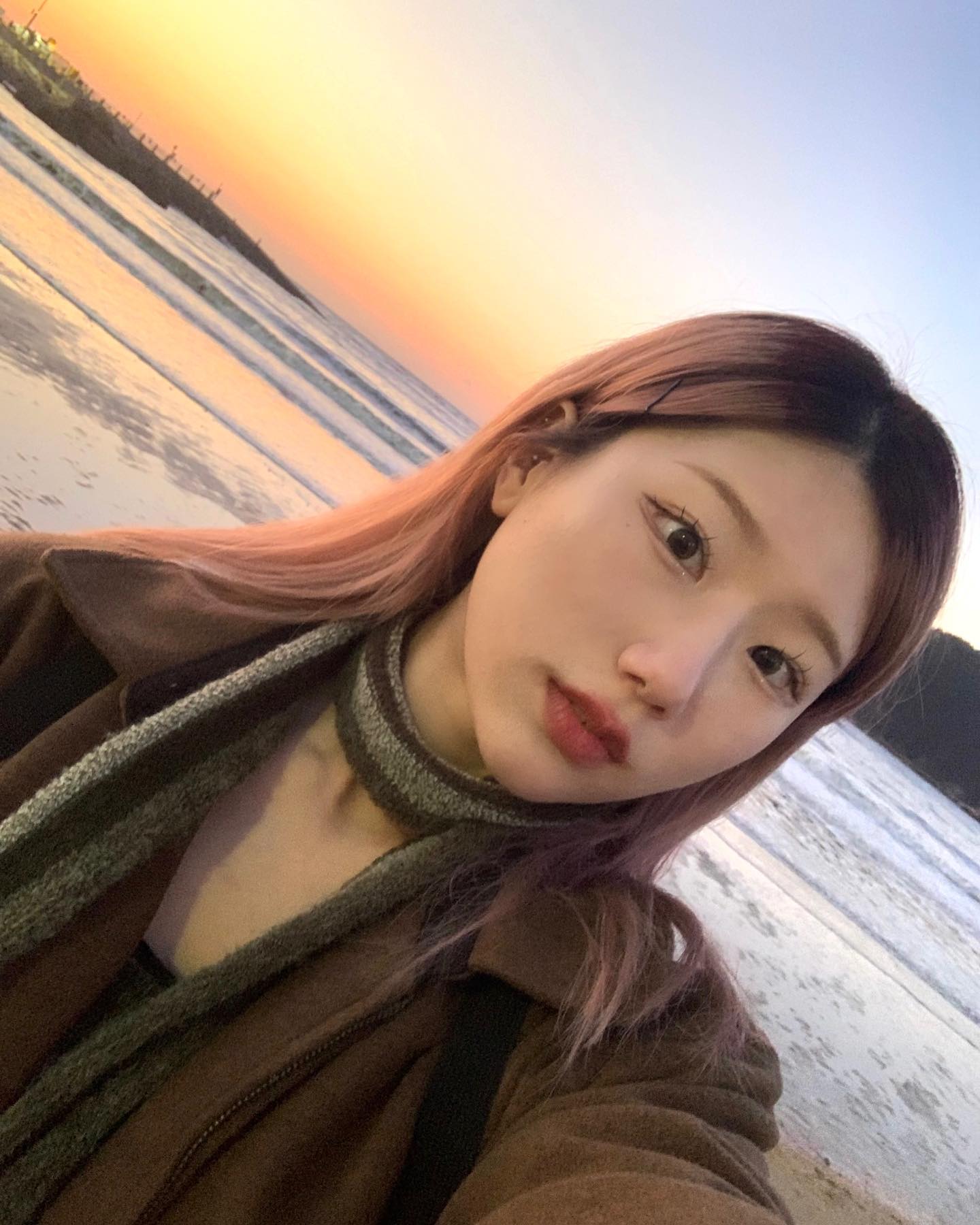 갑자기 오는 바다에 노을까지 더하면 행복하지