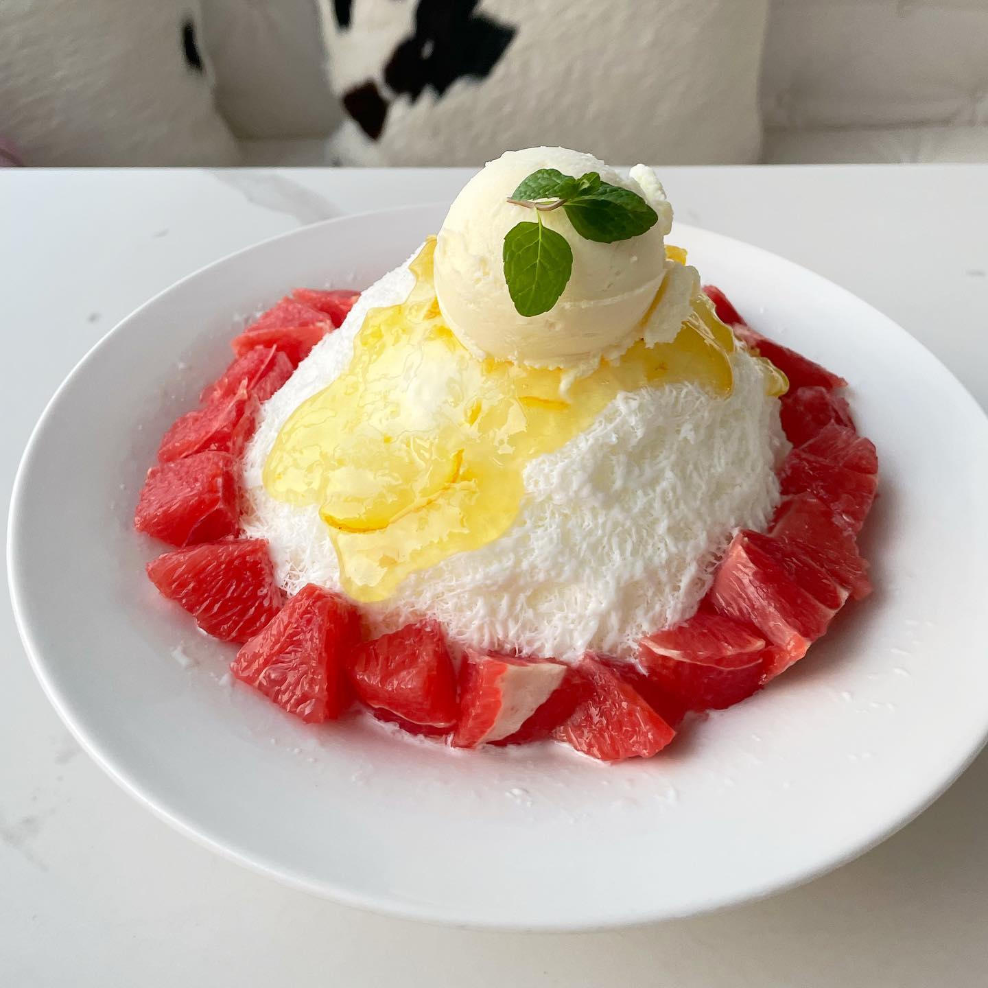 📍파크913 청담 

🍽️: 파크913 빙수 유자몽 25.0
클램 필라프 28.0
해산물 파스타 33.0 ( 미확인 )

🏠후기:

- 압구정 로데오의 노을지는 예쁜하늘을 보고싶으면 
여기 주목 🙌🏻

- 룸도 있고 테라스 자리도 있어요 ! 룸은 미리 예약필수 ❗️
테라스 창가쪽 쇼파자리 굉장히 편안합니다 …😚

- 빙수는 계절마다 과일이 다른데 유자몽빙수 먹었습니다 ~~ 
상콤하고 맛있고 둘이 먹기에 양이 충분했어요💗

- 음식은 무난하게 맛있었어요~ 개인적으로 조금 늦은시간 
방문이면 칵테일 드시는걸 추천드립니다 !
