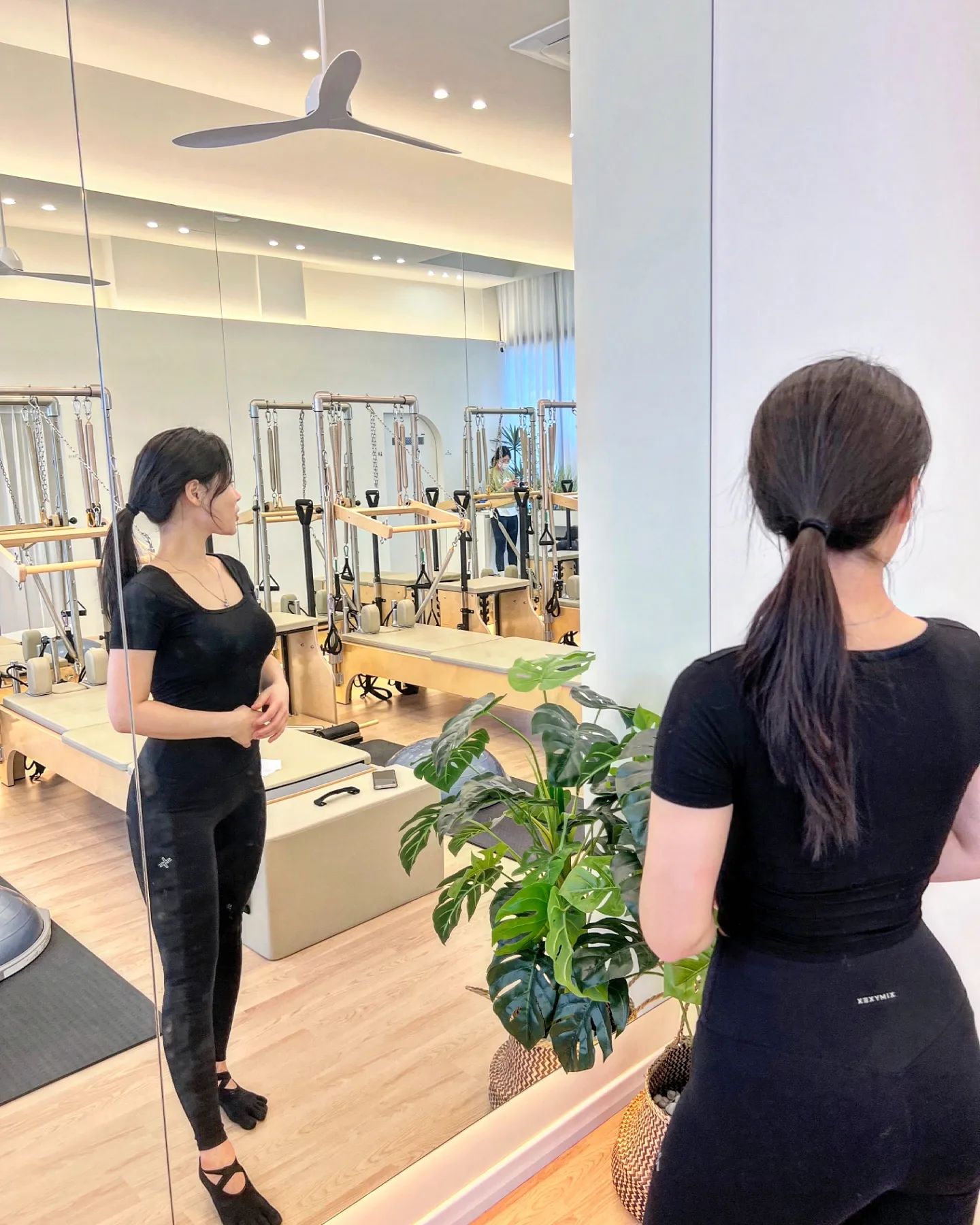 열심히 운동하고 내일은 휴식하는 날!!!
여러가지 운동 섞어서 하니까 질리지 않고
매일 재밌게 할 수 있어서 좋다😍
애나 플레이anna_play_lounge

#하남#하남미사#미사#미사필라테스#미사요가#미사pt#미사운동하기좋은곳#미사호수공원#운동스타그램#오운완