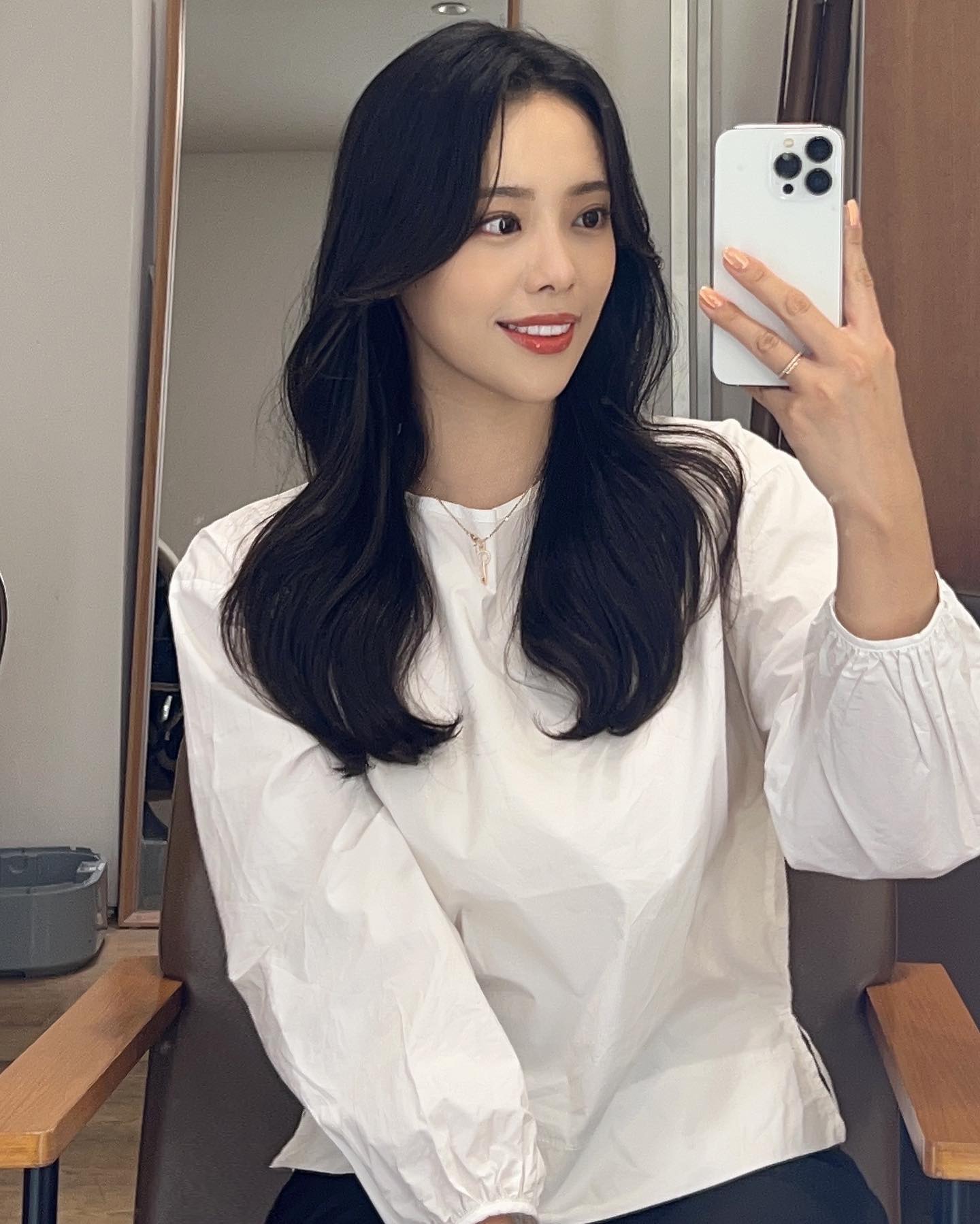내가 원하는 머리를
콩떡같이 말해도 찰떡같이 알아들어 주시는 실장님 🤍
뿌리 볼륨부터 커트까지 모든게 완벽해~ ~ ~🖤
나도 드디어 했다 #엘리자벳펌