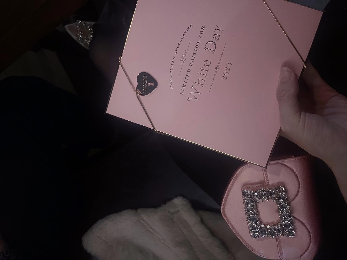 내세상은 핑크빛💗💅🏻 .
#whiteday #화이트포메 #limited #리미티드 .
#세상에서제일사랑스러운 #나란여자 #intjfemale .
#나는나를사랑해 #loveurself #무한가능성 so_sweetie_