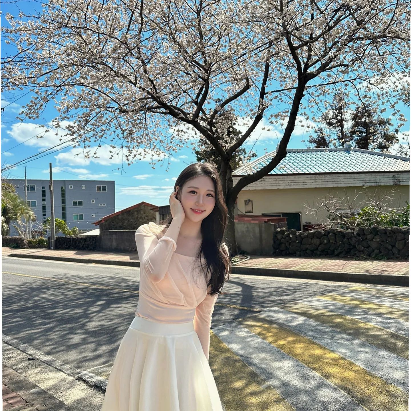 우연히 만난 봄 한 그루에 기분이 어찌나 좋던지🌸
#선물같은하루