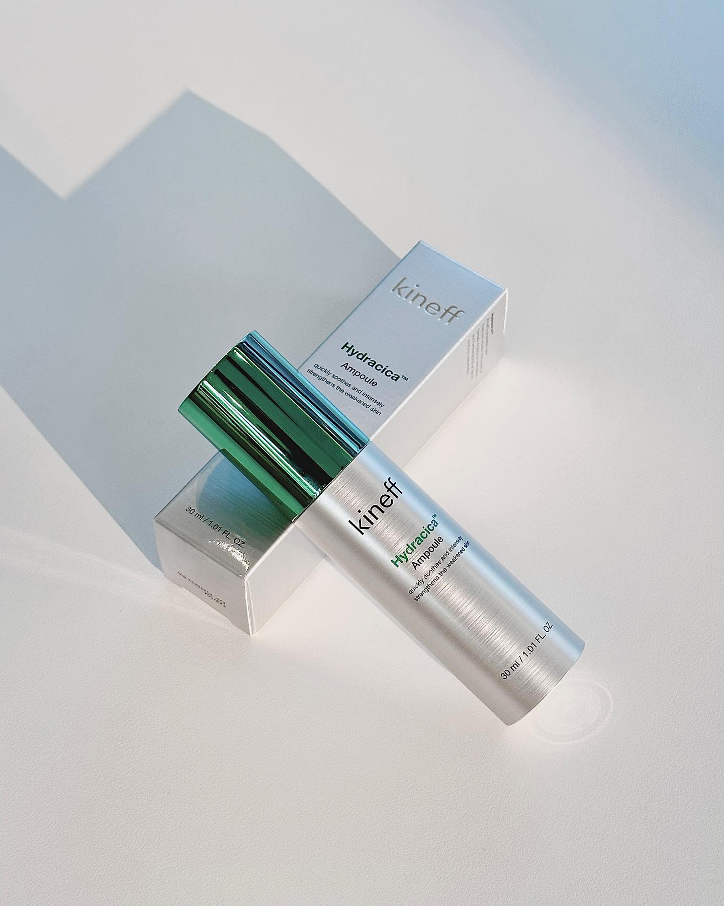 kineff.official #kineff #하이드라시카앰플 
the skin effect, kineff🌿

365일 4계절 매일 바르는 앰플🌱
피부 속부터 차분하게 만들어주고
끈적임 없는 촉촉한 마무리까지✨
진정완료🫶🏻 수분충전 완료오🫶🏻

#수분앰플#앰플추천#병풀추출물#키네프#촉촉한피부#진정앰플#진정관리#진정케어#제품컷#뷰티템추천#시카앰플#진정앰플#데일리앰플