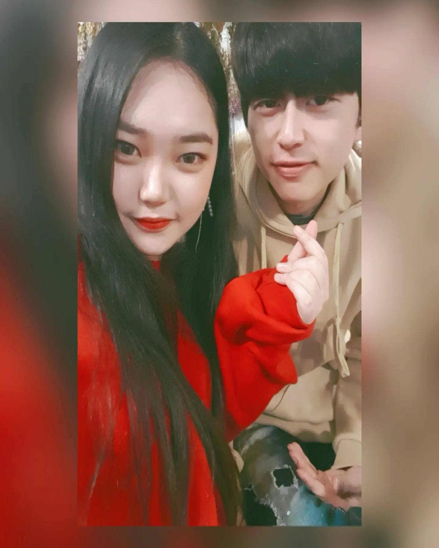 2017년 3월15일부터 2023년 3월15일까지
벌써 우리가 6년이라는 시간을 함께하고
중간중간 많은 일들이 있었고 못볼때는 슬펐기도했지만
현재 우리가 함께라는게 가장 중요한거같아♥︎
21살의 너, 22살의 나 사진속에 우리를 보니 추억이다!
장난도 많이치고 같이 있으면 즐겁고 행복한게 사진으로 봐도 보인당ㅋㅋ우린 역시 천생연분인가봐ㅋㅋㅋㅋ
이제는 어느새 결혼을 약속해 내년엔 부부가 되네..!
7주년의 결혼식을 빨리 맞이하구싶다!ㅎㅎ
항상 내 성격 다 받아주고 매일 빠지지않고 사랑한다 예쁘다 말해줘서 고맙고 쟈기같은 사람을 만난건 내 평생의 행운이야!사랑꾼 우리 예비신랑~6주년을 축하해!
앞으로 60년은 더 알콩달콩 행복하게 살자!!!
내가 표현 자주 하지않아도 내맘알지?사랑해♡.♡