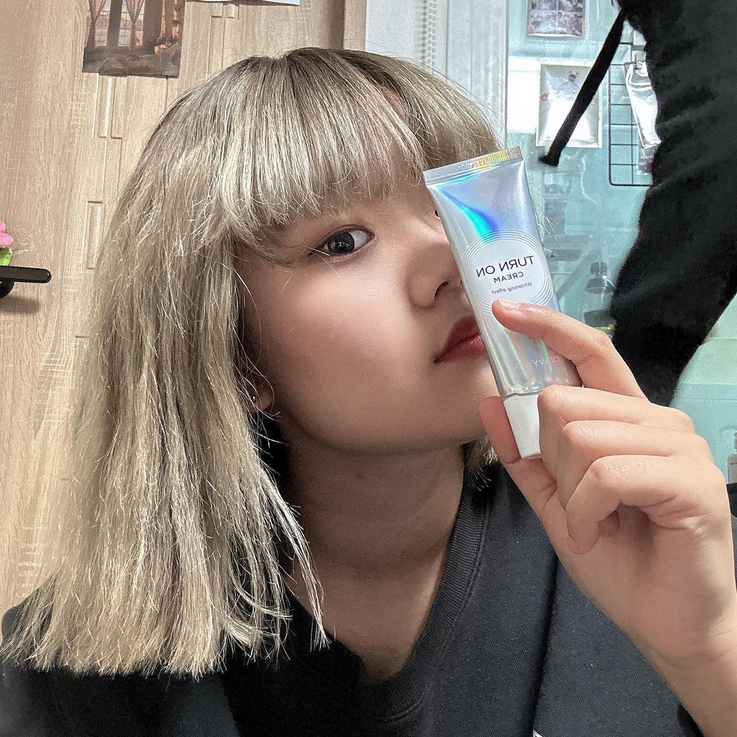 새학기 여신템 ✨ 듀이셀 턴온크림 
올리브영에서 구매가능해요💛

#협찬 #듀이셀턴온크림 #올영톤업크림 #올영추천 #새학기여신템 #새학기준비템 #듀이셀 #틱톡뷰티 #턴온크림 #올리브영 #추천 #화장품추천 #좋반 #선팔하면맞팔 #03년생 #데일리 #followforfollowback #h4h