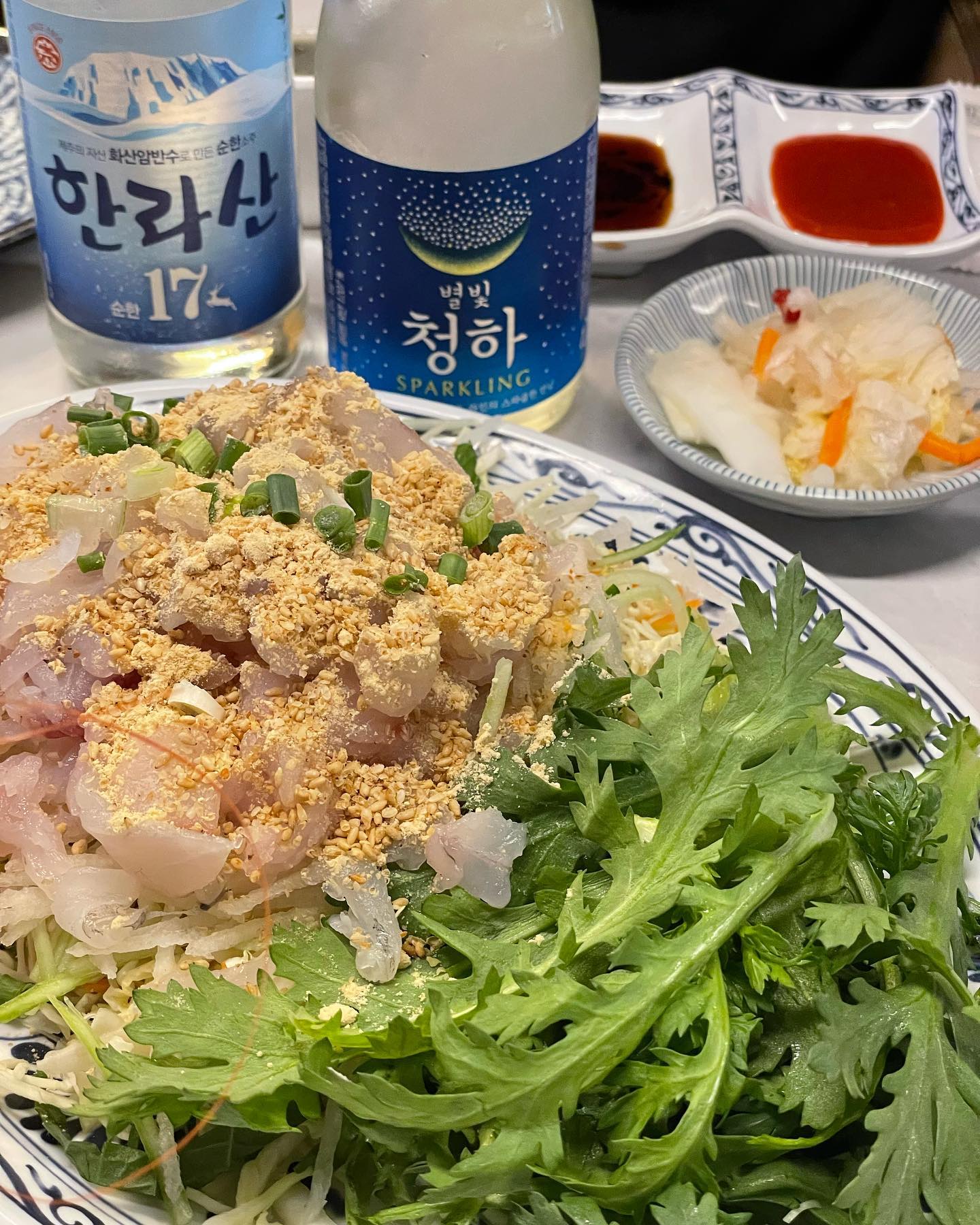 [이벤트당첨_5만원식사권]
마케집_논현 mak220601 

원래도 인스타에서 봐왔던 맛집인데 식사권 이벤트에 당첨이 돼서 다녀왔어요!!!><

저는 2인이 방문해서 자연산막회(소)+단새우회+해물라면 세트로 주문했어요!

❣️막회!! 그냥 초장은 아니구 직접 만드신 특제소스가 있어서 찍어서 야채 얹어 먹으니 진짜 흡입 가능합니더...!
❣️단새우회가 있길래 먹어봤는데 달달하고 맛있었어요😭 또먹고싶당
❣️회가 다 싱싱했습니다!
❣️2인테이블이 좀 좁았어서 회를 어느정도 먹은 후에 해물라면을 받았어요!
❣️보통 홍합만 많이 넣어주는데 마케집은 가리비도 꽤 들어있고 국물이 시원했어요!😆
❣️내부도 깔끔하고 사장님도 친절하십니당 ㅎㅎ

이상 내돈+식사권 후기 였습니다!!
오늘도 맛있는 하루되세요~!!😆

#논현 #신논현 #논현맛집 #신논현맛집 #횟집추천 #서울맛집