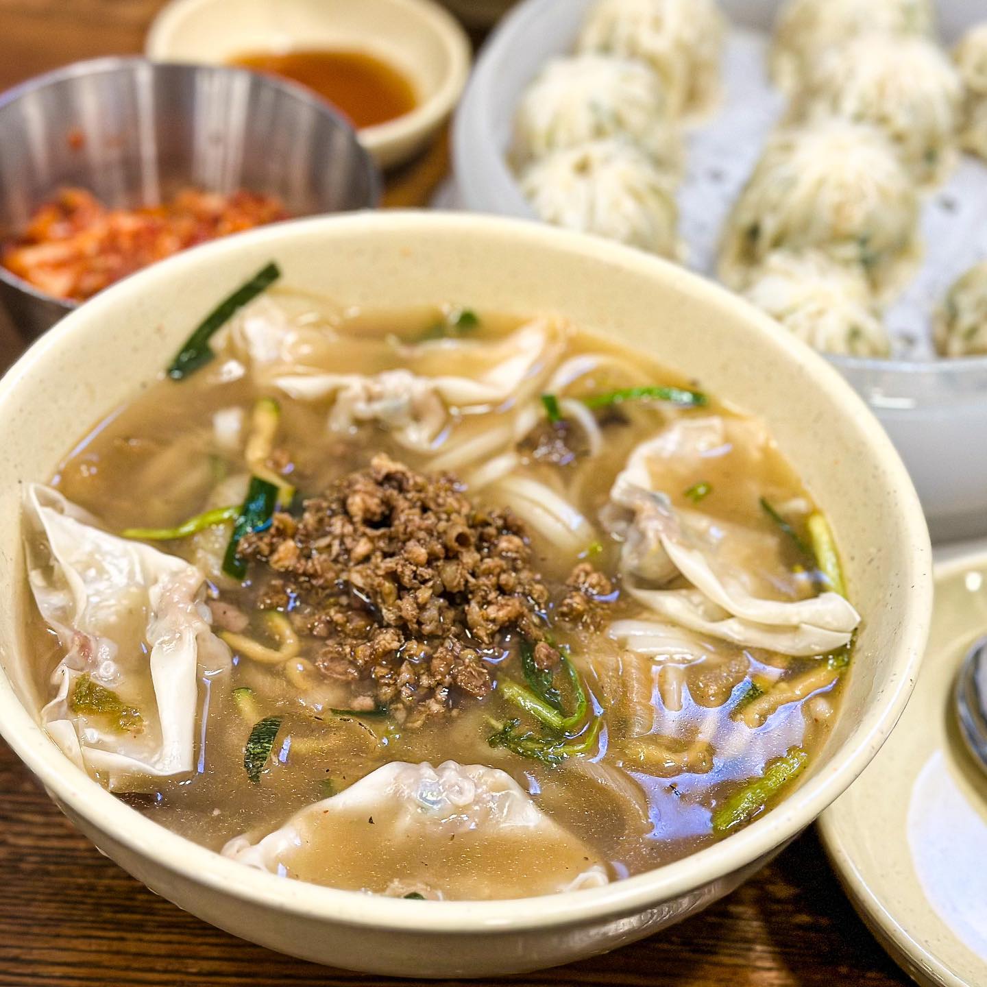 오늘같은 날, 더 생각나는 #명동교자 #칼국수 🍜

언제 먹어도 부드럽고 맛있는 너,
따뜻한 국물에 밥 말아서 마늘김치랑 먹고싶다.

#명동교자칼국수 #칼국수맛집 #명동맛집 #명동핫플레이스 #먹스타그램 #맛스타그램 #먹부림 #먹소통 #데일리그램 #일상그램 #좋아요 #좋아요반사