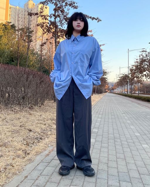 김소윤 on Instagram: "#AD #협찬 #광고

봄,가을 분위기에 잘어울리는 코디 🍂
센스있는 코디가 많은 커먼유니크에 매료되었답니다 :) 원단 자체에 고급스럽고 반려동물 털이 안 박히는 재질이라 집사인 저도 맘 놓고 꺼내놓을 수 있다는게 큰 장점입니다 ㅎㅎ

👖
-

@commonuique_lookbook @commonunique_official

-

#커먼유니크 #commonunique #패션스타그램 #스트릿패션 #패션 #데일리룩 #데일리룩코디 #쇼핑몰추천 #Kfashion #봄코디 #가을코디 #바지맛집 #바지추천 #패션계정맞팔 #패션소통"