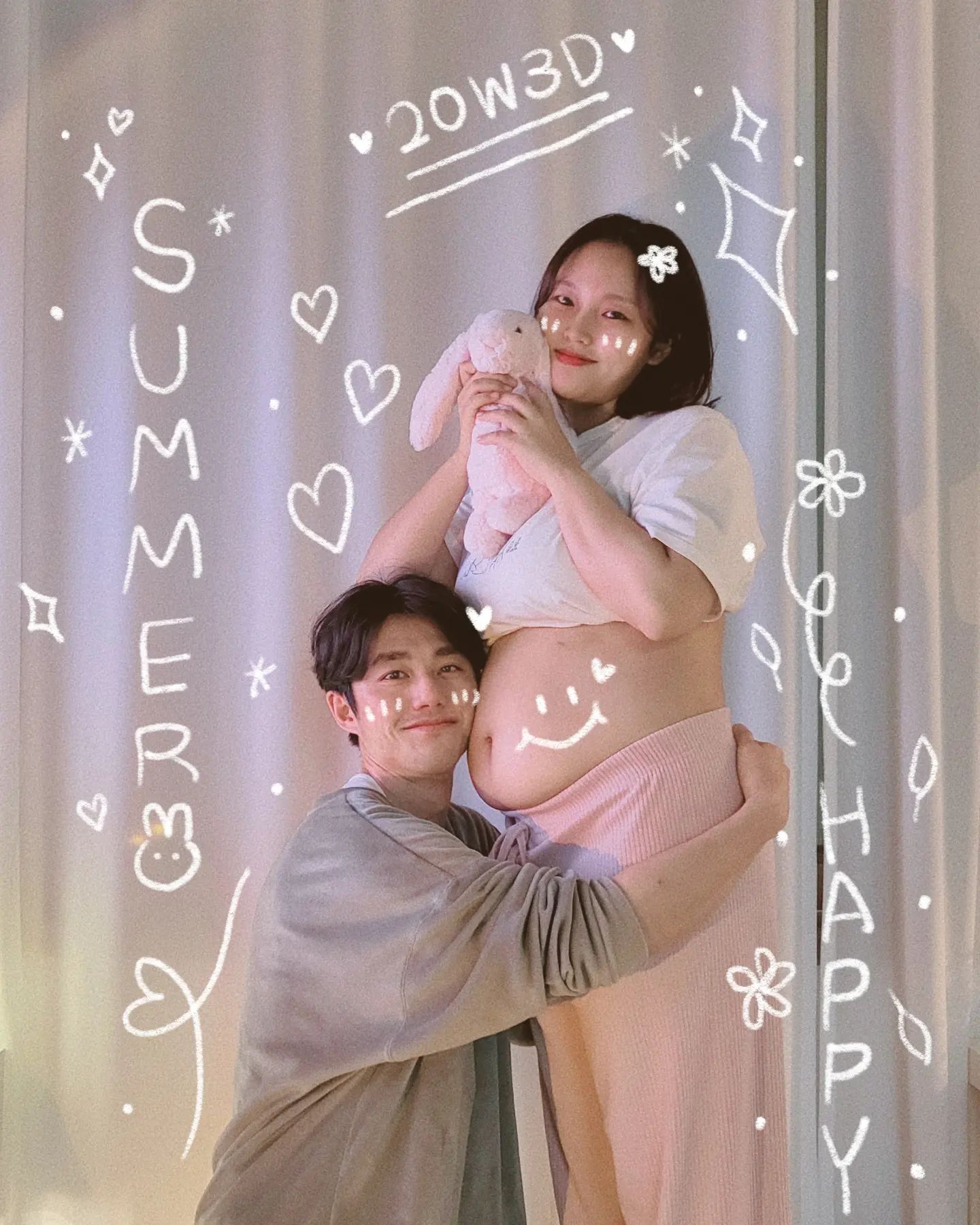 매번 썸머계정에만 올리다가 20주차 임신기간 이제 절반 남은 기념으로 우리 가족사진 박제💖

남은 절반도 같이 잘 헤쳐나가보자 오빠🐰🖤