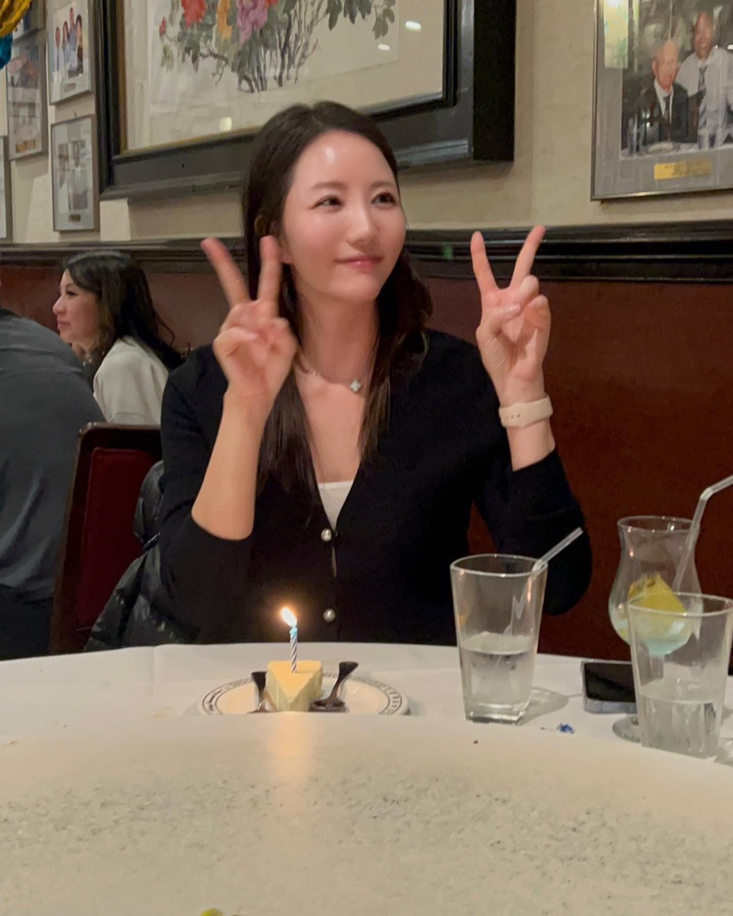 올해도 행복한 생일 🎂
1차 2차 3차 까지 😆
애두라〰️🩵 감쟈해 🤍
.
.
.
#생일 #0304 #고마워 #생일파티
#선물도 #샤랑해 #와인 #페킹덕