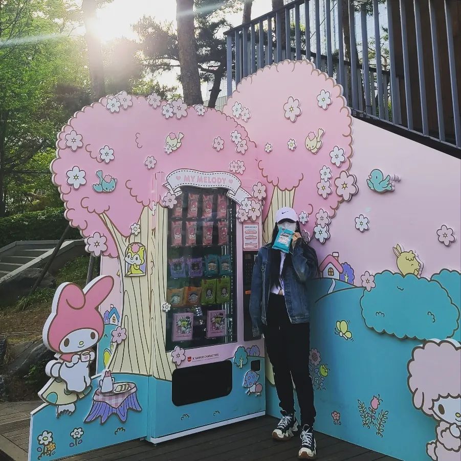 석촌호수 산책중에 #삼립 #산리오빵판기 신기행 #산리오빵 사먹기 ㅋ 띠부씰도 귀욥 ㅋㅋ#아이패드프로주세욥 ㅎ#에어팟맥스도주세욥 

Photo by midgray7
