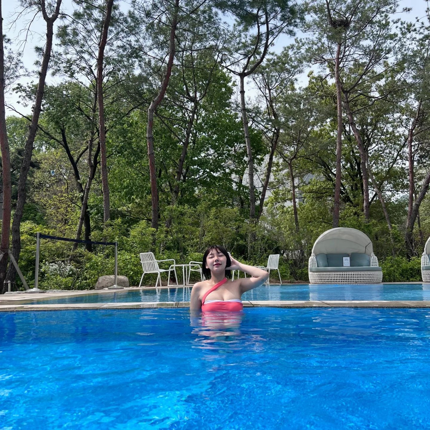 수영장도 너무 예쁘고 클리닉 받아서
머리는 찰랑이고 자연과 함께하는 날은 환상🥰
❤️Hair aluu_coobin