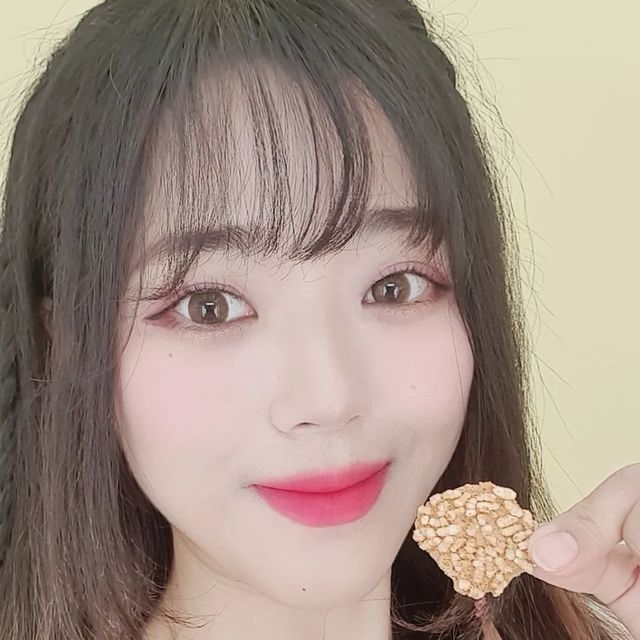 𝕊𝕚𝕟𝕘𝕖𝕣 주디(Judy) on Instagram: "#광고 사진 찍기도 전에 뜯어 먹어버린 할미입맛 저격 간식♥️ 제가 또 알아주는 할미입맛인데 배송 받고 참을 수 없었어요....😢 특히 운동이나 다