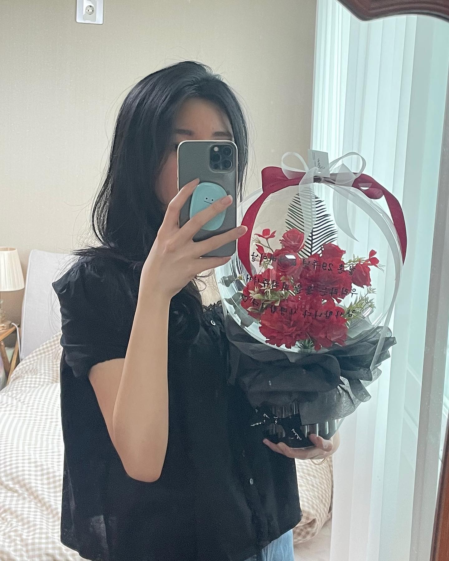 #협찬 geoin.official 

어버이날을 맞이해서 부모님께 예쁜 선물을 드렸어요 🌹❤️

저희는 어버이날이랑 부모님 결혼기념일이 겹쳐서 더욱 신경써서 준비하고 싶었는데 카네이션 용돈박스가 딱이더라구요 !

사각케이스까지 추가하니 고급스러움 가득 ♥ ..
