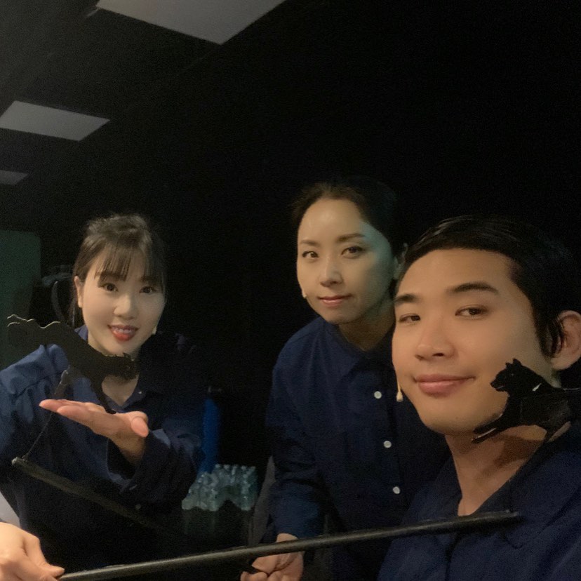 #부천판타지아극장 #공연#마무리
#늙은개 다음행선지는 #신나는예술여행 으로 다시 찾아올 예정입니다 ! 
-
2주도 안된 사이에 공연 연습 부터 공연까지 정말 짧지만 굵고 재미나게 할 수 있어서 
좋았다 
늙은개 작품은 
어른 아이 할 것 없이 눈시울을 붉히게 되고 
나의 어린 시절의 향수를 느끼고 
동물들의 세상에서 동물들의 언어로 이야기를 하고 있지만 우리의 인생사와 다를게 없었다는걸 느끼게 해준다
- 
앞으로 우리가 만들어갈 무대가 더 기대되는 순간이였다
#정승진작가님 #김양희배우#최석원배우#김지혜배우#기태인연출님 #모두에게#박수를