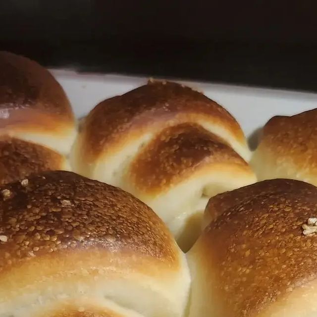 젊은날의 기록✏ on Instagram: "성수동에는 맛있는 베이커리카페가 참 많다.🥐 소금빵 맛집도 엄청 많은데 자주시켜먹기에는 부담스러워서 집에서 직접 구워먹기에 도전!🫡 베이커리 사업