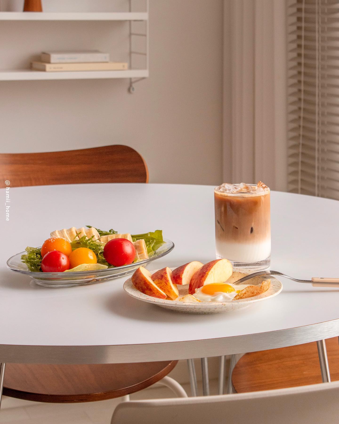 지난 주말 아침메뉴 🥗☕️

오늘은 눈 뜨자마자 
남편이랑 소고기 구워먹고 
카페와서 빙수 때렸습니다 😆

이런게 휴일이죵 💕