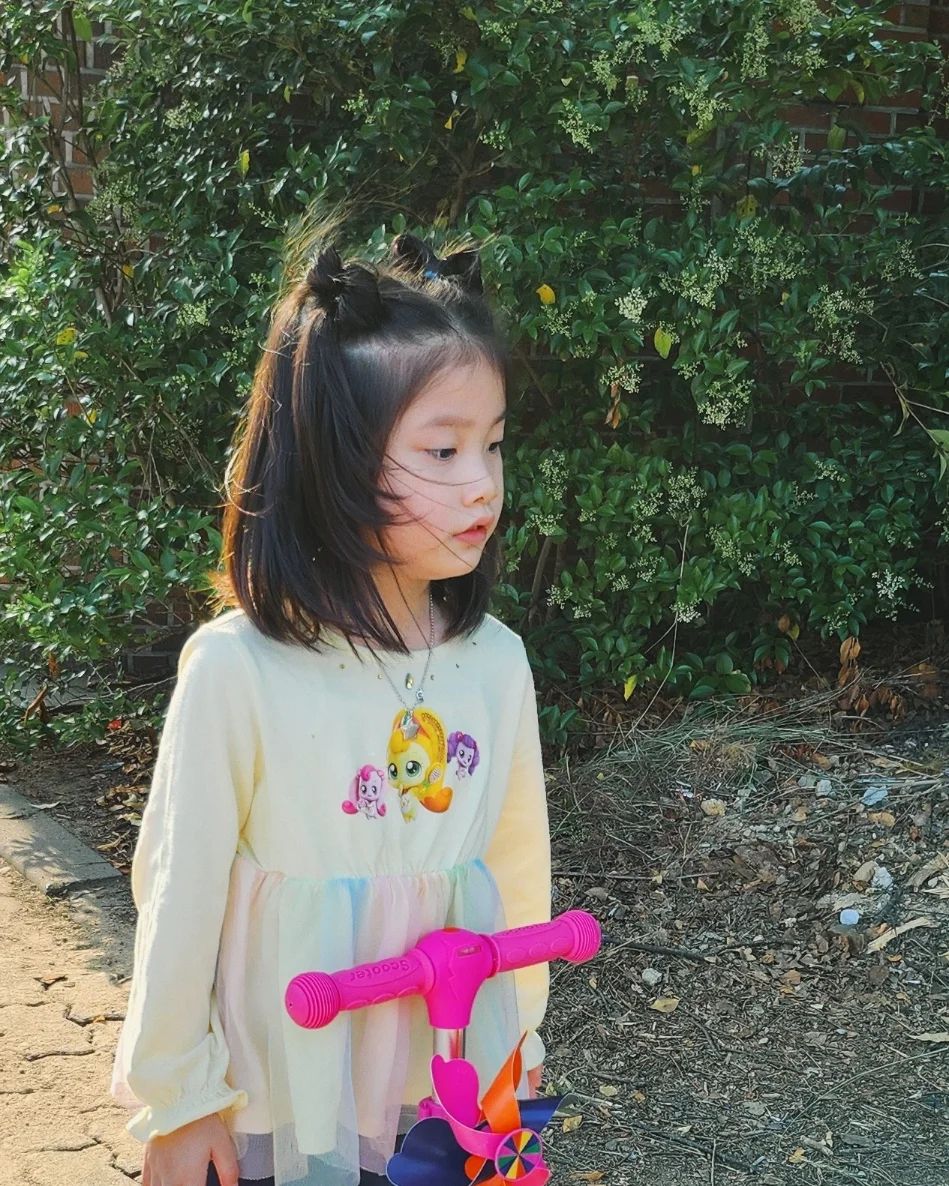 오늘은 아니지만 예뻐서 ....🤭

#사랑해 #우리딸 #똘망이 #6살딸 #개딸 #육아일상