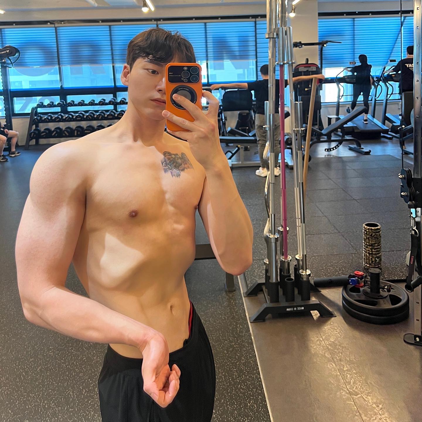 주말에 너무 신나게 먹었자너…
여태 주말에 먹은 것만 다 취소하면
몸 다 나왔을텐데.. 하지만 어림없지😎😎
먹은거 무서워서 찍어 본 인바디 치고는 봐줄만한가싶은
의미없는 수치에 위안을 삼으면서 다시어터 시작😇
.
운동&식단메이트💪
harim_natural 👈
harim_official 👈
.
.
#하림탄탄루틴챌린지2기 #탄탄루틴챌린지
#하림이닭 #다이어트식단 #운동하는남자
#운동하는여자 #운동하는직장인 #직장인바프
#바프식단 #오가틱피티 #오가닉pt #fitnessmodel #fitnessmotivation 
#gymrat #gymmotivation #korean