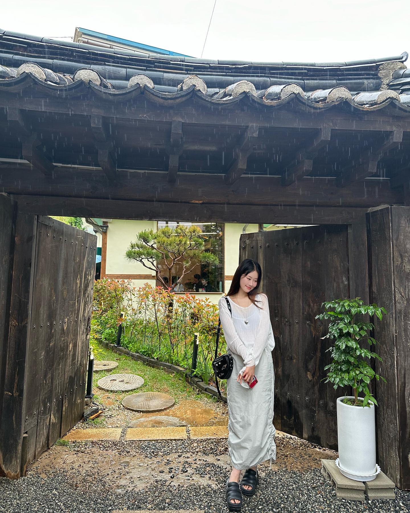 비 피해 내려왔더니 호우주의,, ☔️🌧️
#군산카페 #월명동카페 #둔율담