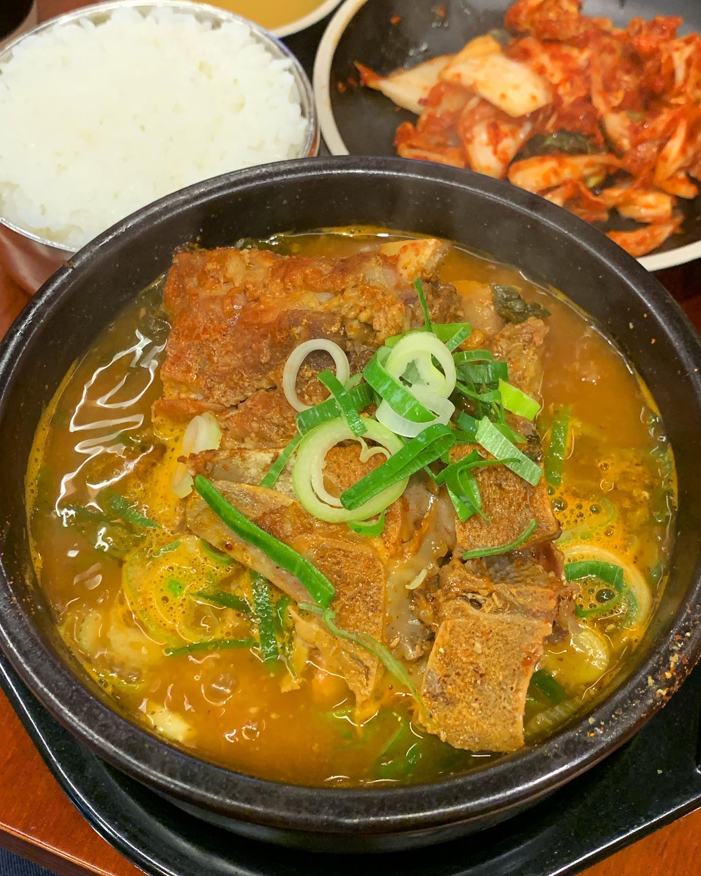 날씨가 흐릴 땐 뼈해장국 앞으로🐷
고기 완전 부드럽고 살도 많타‼️
집 근처니까 자주 먹으러 와야징🥰 
.
#남다른감자탕 #월평동 #월평동맛집 #대전 #대전맛집 #야식스타그램 #야식추천 #맛집 #맛스타그램 #맛스타 #맛집투어 #맛집추천 #맛집탐방 #먹스타그램 #먹스타맞팔 #먹방스타그램 #먹부림 #먹스타 #선팔하면맞팔 #먹방그램 #음식스타그램 #먹스타소통 #맛집공유 #먹팔 #좋반테러 #좋아요그램 #좋아요반사 #좋반 #협찬문의