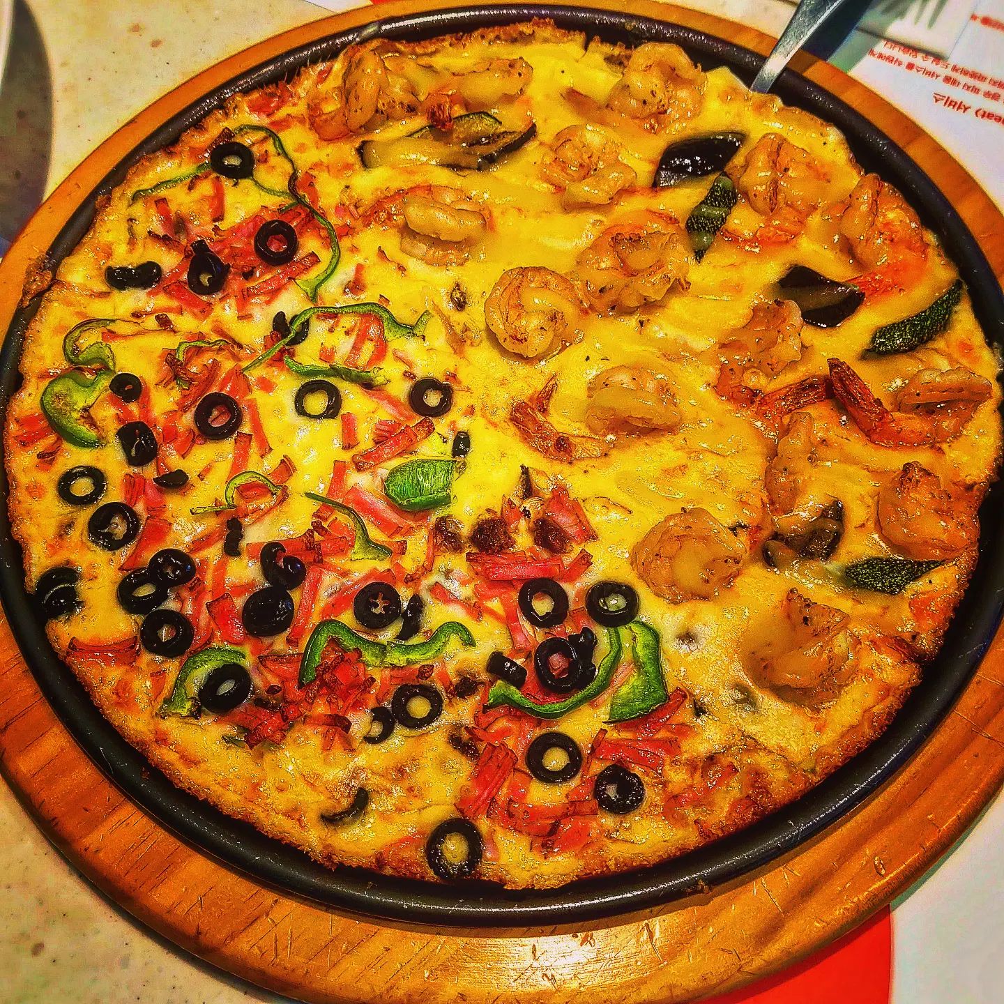 [서울 광진구] #워커힐피자힐 (워커힐서울 피자맛집) #내돈내산 

비스타 워커힐 서울 피자힐에 다녀왔어요
뷰도 너무 좋고 오랜만에 교외로 나가는 느낌이어서 좋았는데요
저희는 커플세트를 시켰어요
연어샐러드, 피자는 갈릭새우&콤비네이션, 크랩파스타 구성이었는데요
연어는 진짜 신선하고 양도 푸짐하고, 갈릭새우 피자와 크랩파스타가 특히 맛있었어요 

----
🏘주소: 서울 광진구 워커힐로 177 워커힐 호텔앤리조트
📍팁: 6부로 나뉘어져 있고 1시간 30분씩 이용하는 것이라서 여유를 갖고 가시길
----
#광진구맛집 #광진구데이트 #광진구점심
#광진구밥집 #광진구맛집추천 #광진구술집 #서울술집 #광진구피자맛집 #광진구피자맛집추천 #광진구피자힐 #서울피자맛집 #서울파스타맛집
#먹팔 #먹스타 #맛스타 #먹스타그램
#좋아요 #좋아요반사 #수슐랭가이드 #수슐랭가이드_광진구 #koreanfood #hotelfood #pizza #salmonsalad #crabpasta