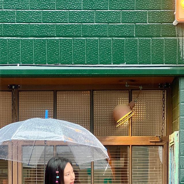 죠니 | 여행 + 패션 인플루언서 ✈️ on Instagram: "#광고 누구에게나 찰떡 소화가능한 데일리룩 🧚‍♂️ #스탠다드에러 - 엔자임 워싱 올드스쿨 스탠다드에러 칼리지 클럽 반팔티 (블랙M 착용