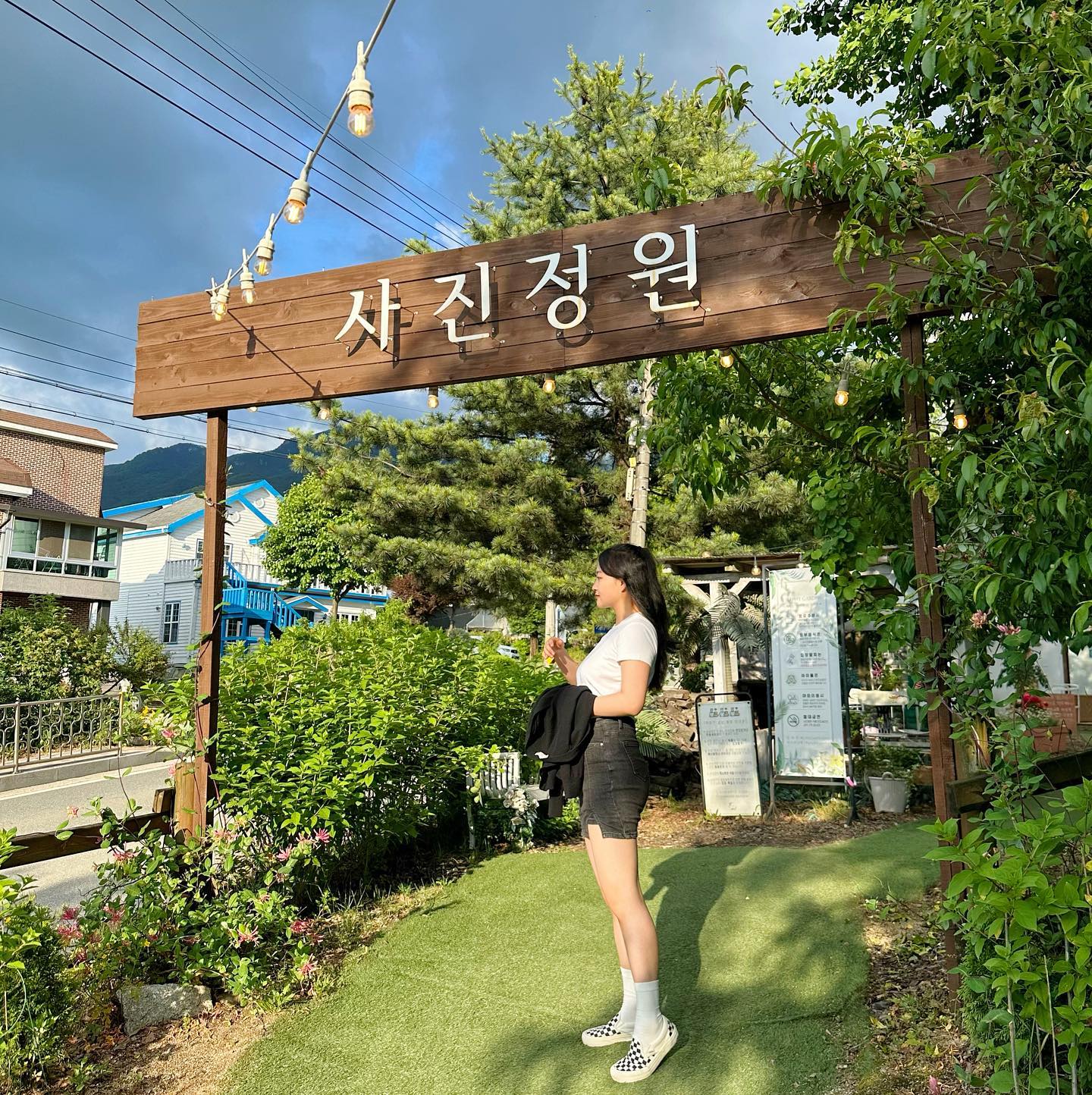 나만 알고 싶지만 이미 유명한 카페.