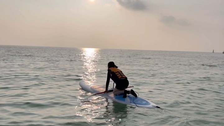 처음 타본 패들보드 🛶바다 쪽으로 나가니 무섭🥲
홍이 넘어지는게제일 재미씀 😍 빵터짐ㅋㅋㅋㅋㅋㅋㅋ
나중에는 홍이도 감잡고 둘이서 야무지게 놀기 
해가 스물스물 지려고 해서 역광이지만 뭔가 분위기 있어서 좋앙💛
#보라카이  #패들보드