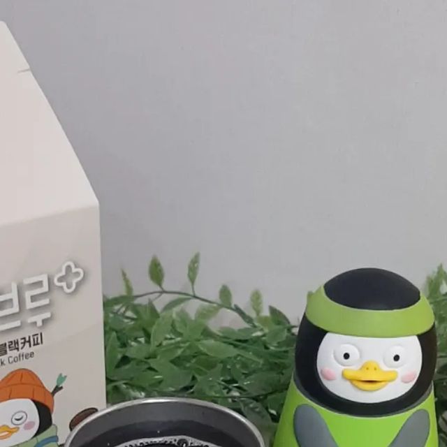 욜로라이프 on Instagram: "#광고 이젠 블랙커피도 달달하게 🐧펭수와 함께하는 맥널티 아이브루 플러스 오리지널, 헤이즐넛향, 스테비아 3가지 스타일! 달달한 스테비아를 마셔보는데 달달하