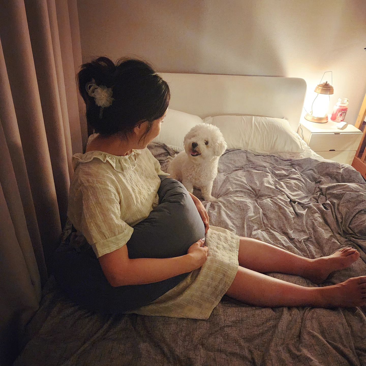 잠 못 드는 밤🌛
이거 있으면 꿀잠 잔다요
⠀
#헬로우샤인바디필로우
다리 사이에 끼고 자는 #바디필로우
배와 다리 쿠션으로 푹신하게
때론 애착인형 같은 휴식쿠션
⠀
#수유쿠션 변신까지 되니까
#출산선물 #임신축하선물 둘다 굿👍🏻
⠀
✔️안심 포인트 1
휴비스 정품 향균 솜 100%
알러지 걱정 없어요
⠀
✔️안심 포인트 2
오가닉 vs 60수 고밀도 원단
피부자극 없이 아이와 함께 사용할 수 있어요
⠀
넉넉한 길이감으로 발끝까지 편안하게
푹신한 꿀잠나라 직행템❤
⠀
#협찬 #헬로우샤인 #임밍아웃 #임산부바디필로우 #임산부베개 #임산부바디필로우추천 #임신선물 #만수무강 #무강이