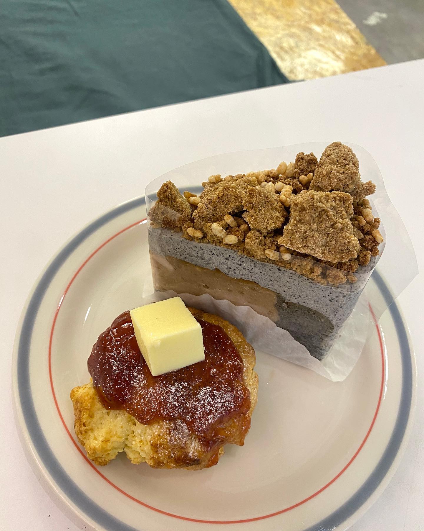 사진을 진짜 많이 찍었거든요? 
근데 맘에 드는게 딱 한장이에요 쁘엥
내가 젤 조아하는 스콘맛집🥨🧡