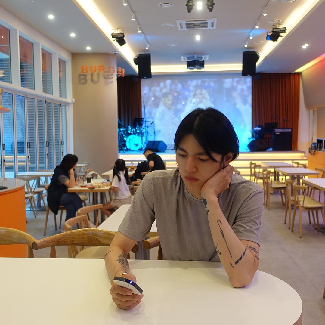햄버거 기다리던때 :(
