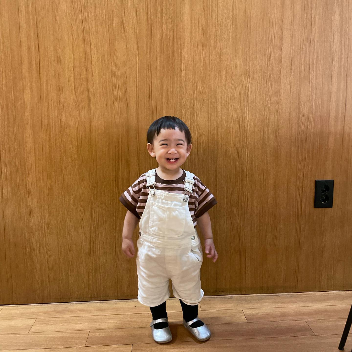인생 첫 이발👶🏻
웃는거 보니 지유도 마음에 드는구나^^
-
#앵구앵순앵두