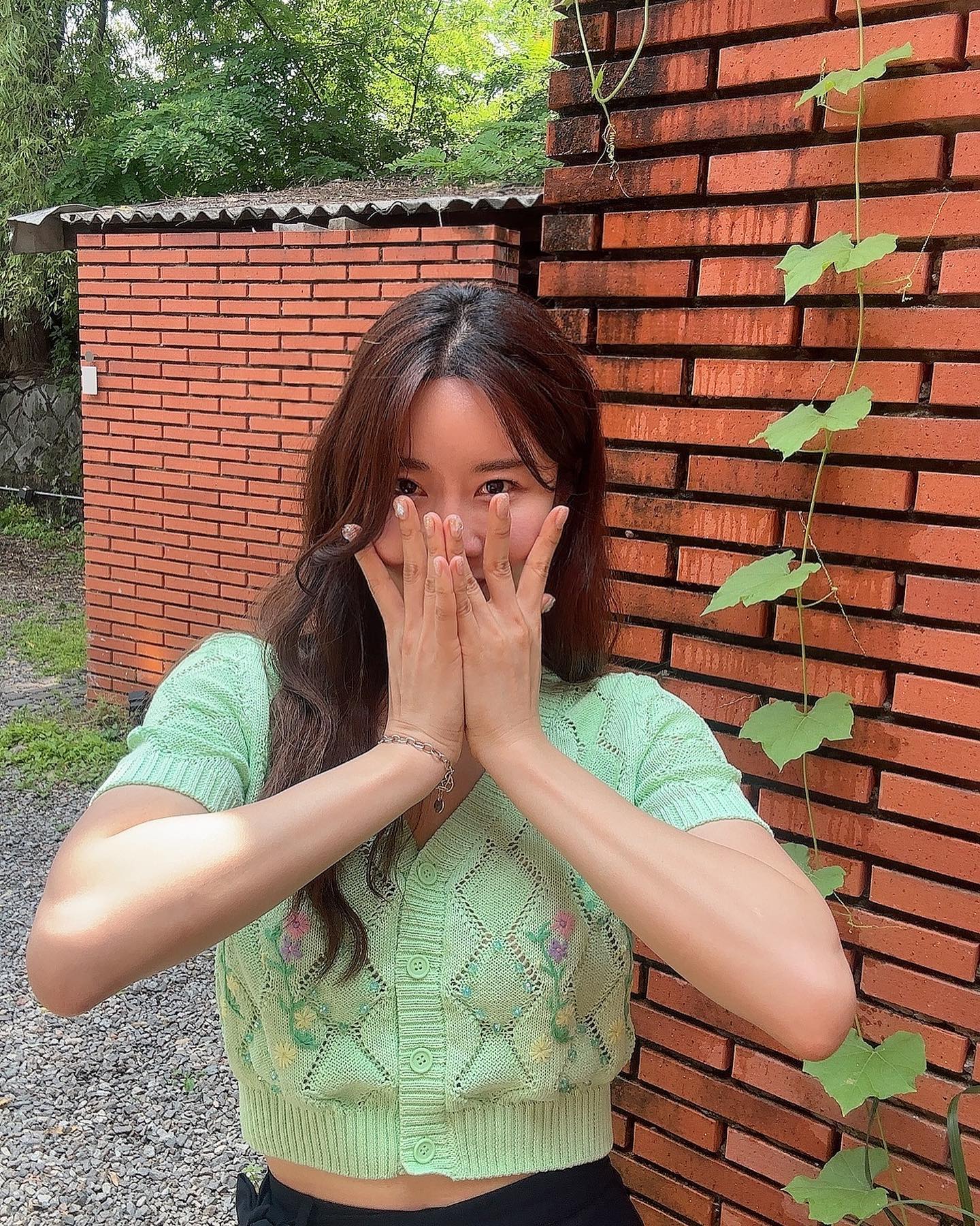 같이의 가치 💚
쫄넷 완전체 행복해쪄👯‍♀️👯‍♀️💕

최근에 몸이 너무 안좋았는데 잠도 푹 자고 공원에서 좋은 공기 마시며 명상음악도 듣고 책도 읽고 하니 많이 좋아졌어요 :) 

모두 건강 챙기면서 일하셔욧!
또 다시 월요일이지만
각자의 자리에서 한번 더 화이팅입니다 😆