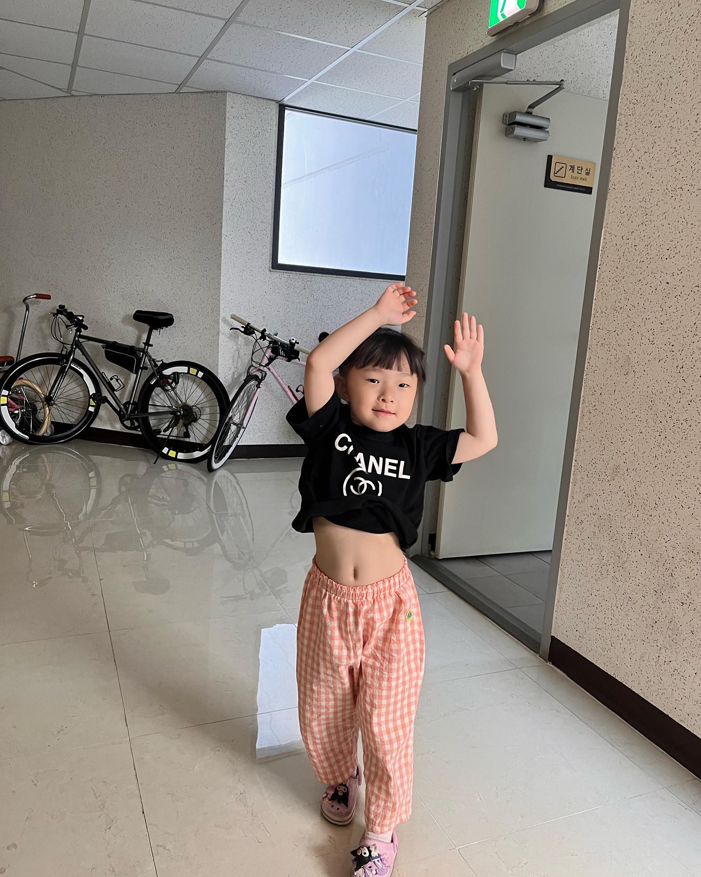 #배꼽티냐고 #배까지마 #임지수 #사랑해 #애스타그램 #가족 #6세인생 

아가씨가 지수보고싶다고해서 업로드…^^
meoryoming