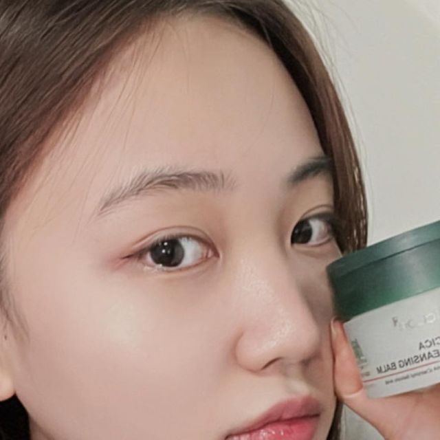 채소미 on Instagram: "#광고 💚요철을 줄여주는 클렌징 밤💚 슈퍼 시카 팁 클렌징밤✨ 내가 제일 좋아하는 브렌드 메디큐브😍 시카라인 쓰다가 이번 기회에 클렌징밤도 쓰게됐어요 ❣