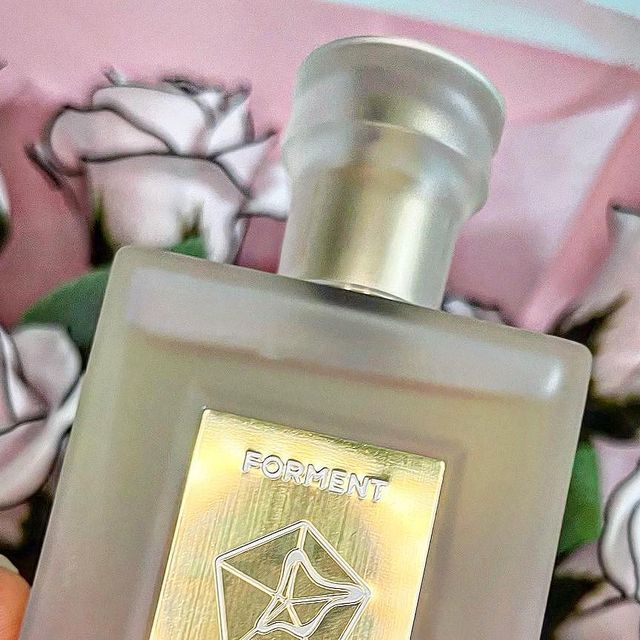 채소미 on Instagram: ""The Liveliness of Fresh Florals." 자연스러운 향기 생화향🌸 맥박이 뛰는 곳에 분사 후 비비지 않고 톡톡 두드려주세요. 지속력 최고 레벨 ‘퍼퓸’ 등급으로 오랜 시간
