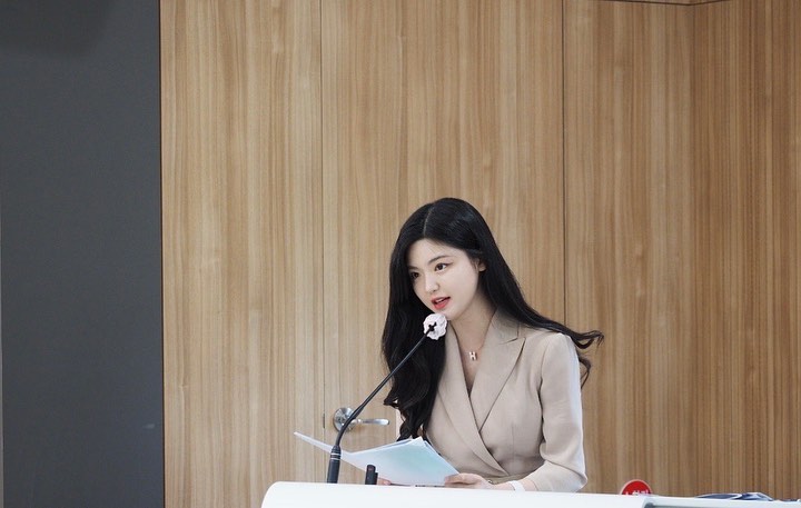 농협은행 우수직원 시상식 사회 진행했을 때
사진 작가님께서 찍어주신📸🖤