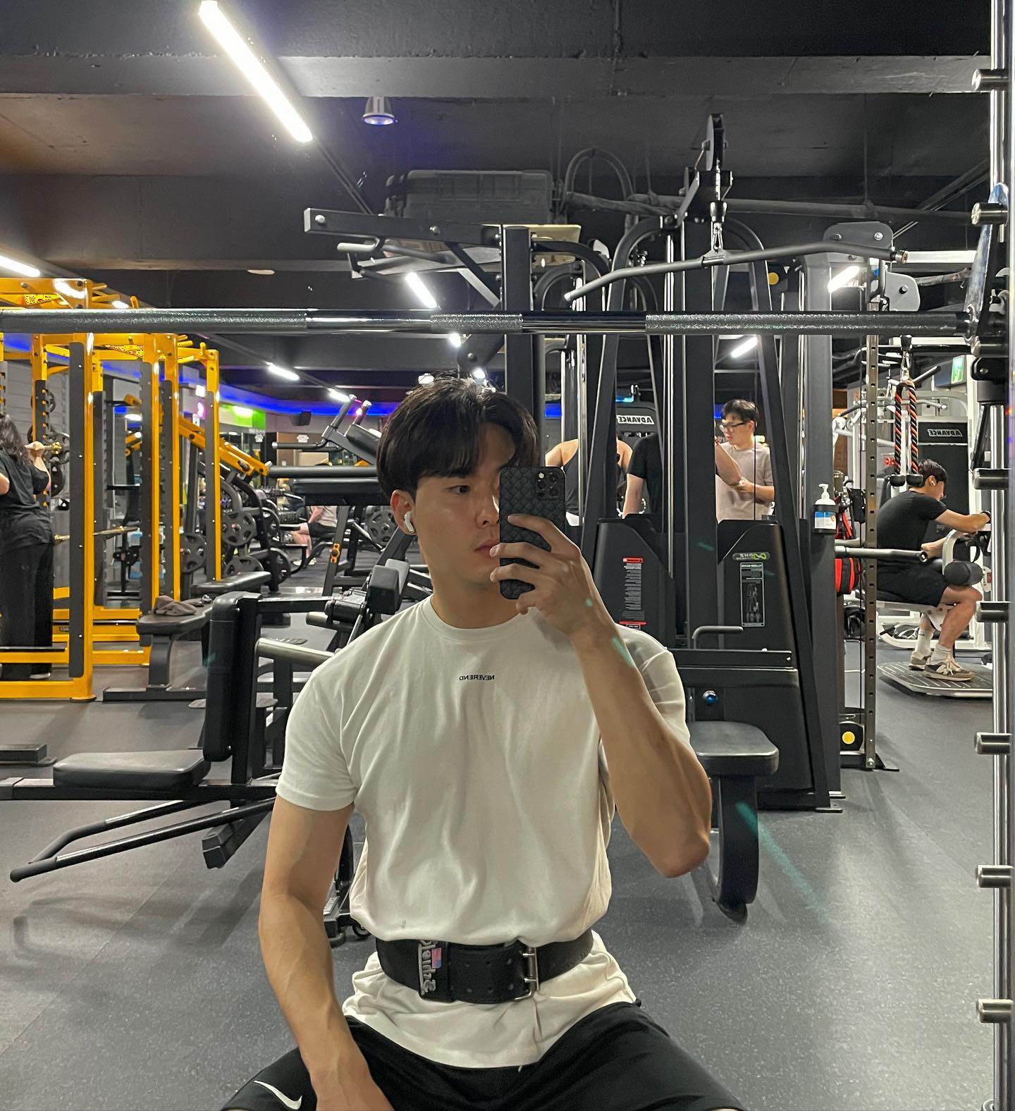 가슴 어깨 삼두🔥

올해 시간이 왜이렇게 빠르죠?
한 것도 없는데 벌써 반이 지나갔다니…