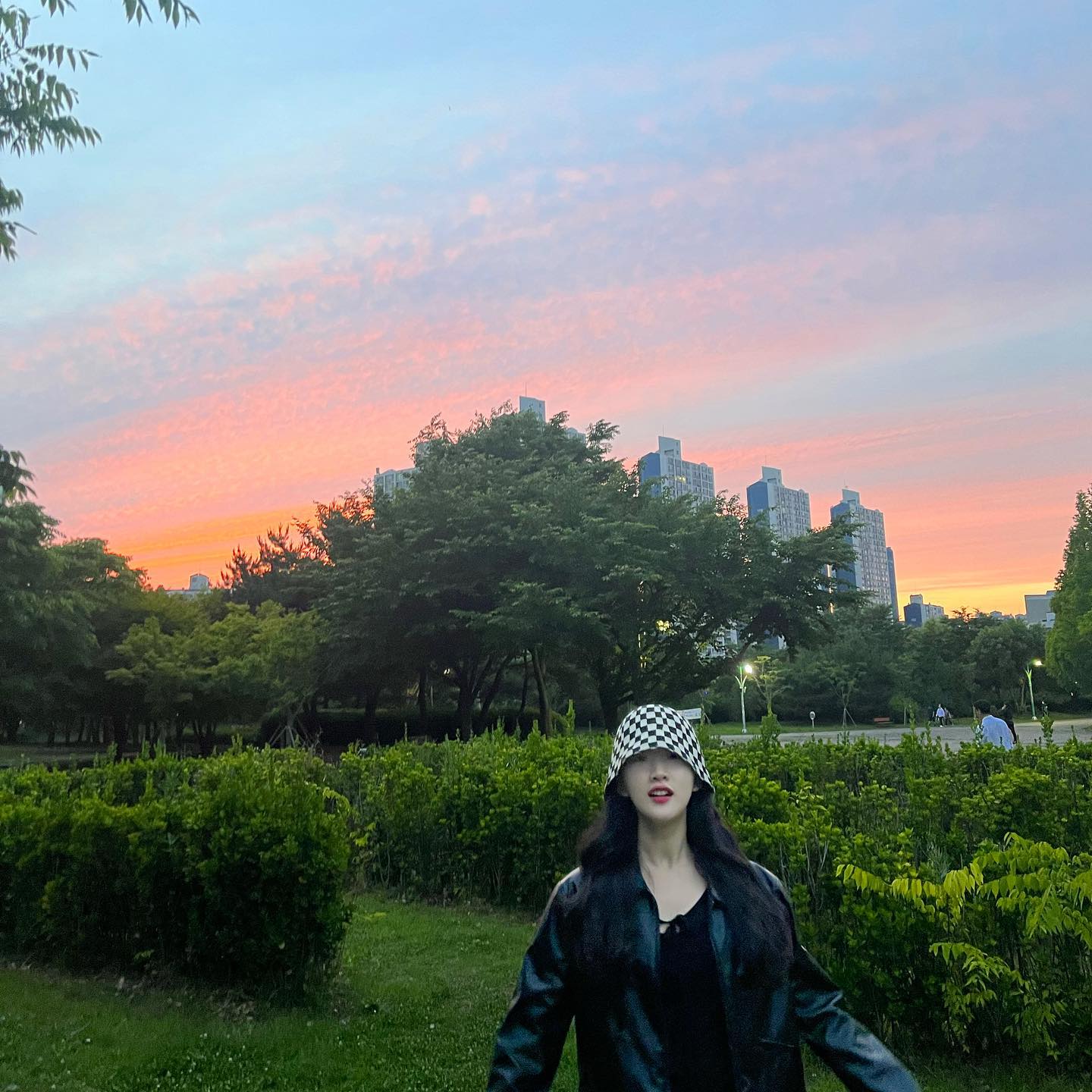 풍경 사람 색감 삼박자 조합🌳🌅
좀 멋지잖아?