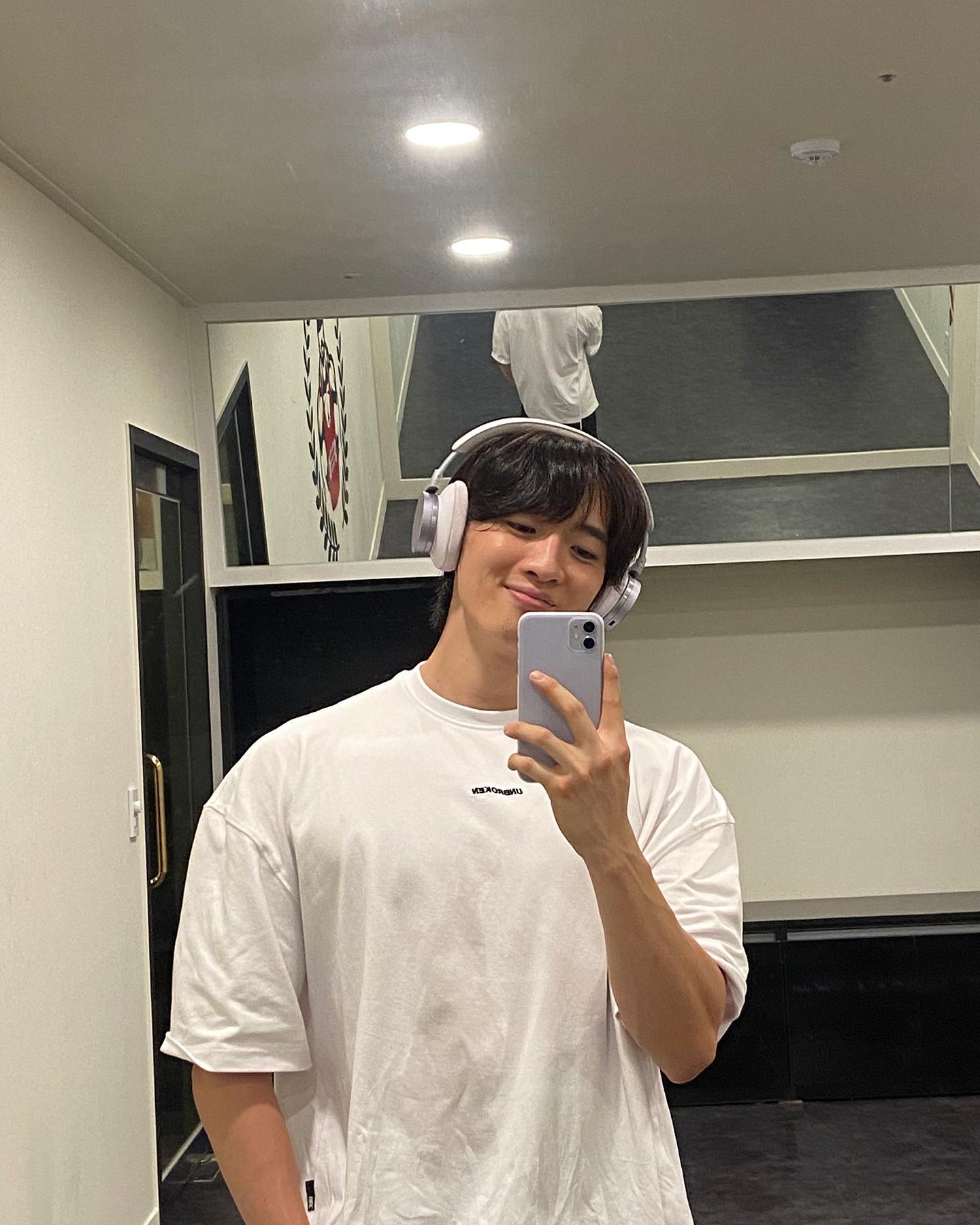 #오운완
2023.06.12

📌근손실 복구 프로젝트 D+59
📌하체
📌DEAN - What 2 Do

하체하다가 잠깐 정신줄 놓을 뻔😇

여행갔다와서 맛있는 걸 많이 먹어서 그런가 
몸에 힘은 남아돌아서 중량은 잘 들어지더라구요

역시 잘먹잘운만한 게 없죠🤤

그리고 요즘 유행이라길래 AI 프로필도 해봤습니다 
음.. 좀 닮긴 한 것 같은데 
불쾌한 골짜기같이 약간 묘한 느낌이 들기도?

그래도 신기하니 일단 피드에 박제📌