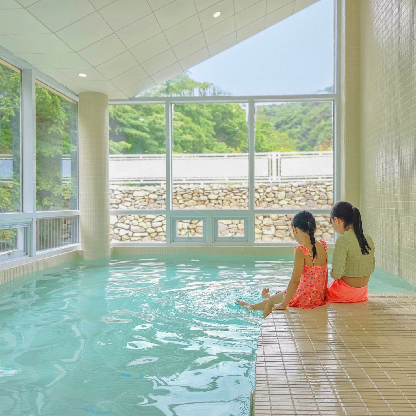___________________
부산 기장 작고 조용한 시골 마을에서 
새소리, 물소리, 바람 소리를 들으며 

1박2일동안 
초록초록한 뷰 바라보며 
온전히 힐링하며 쉴 수 있었던 숙소 🎈

📍희베희베

#부산키즈풀빌라 #부산키즈펜션 
#울산키즈풀빌라 #울산키즈펜션 
#기장숙소#희베희베
#부산아이와갈만한곳