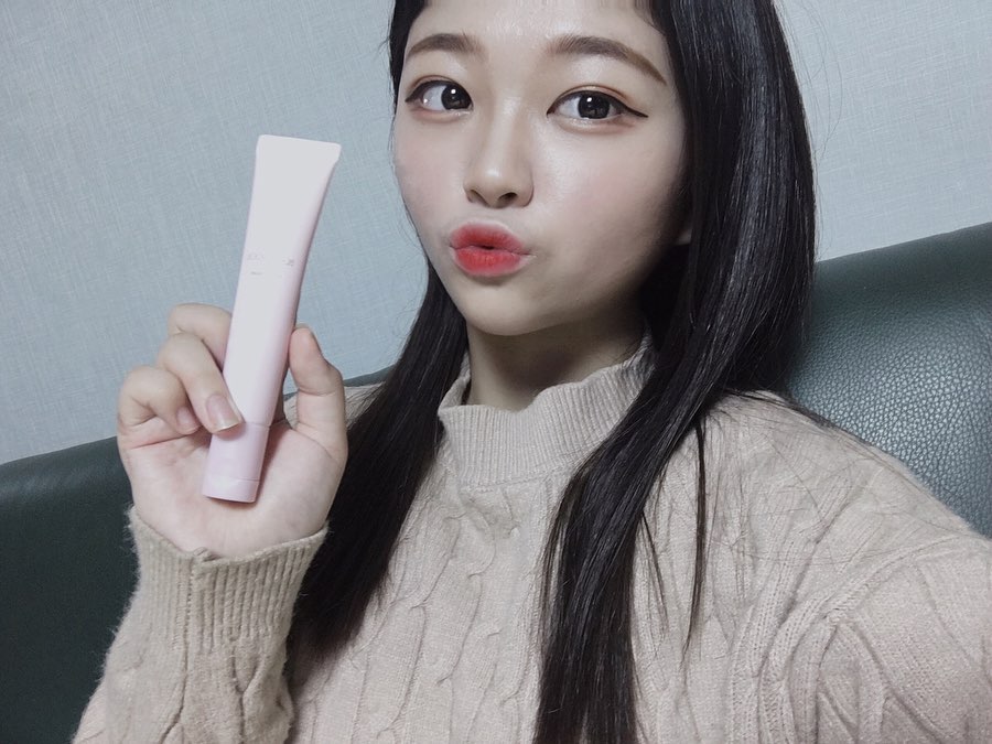 김다은 on Instagram: “❤️블랑풀 필터크림❤️ . .  막 발라도 하얗게 뜨지 않고 자연스러운 톤업크림‼️ 촉촉해서 이거만 바르고 다니기에도 너무 좋고 화장 전 베이스로 바르기에도 너무 좋다ㅜㅠ 끈적거리는 거 정말 싫어하는데 끈적임,밀림없이 발림성도 최고 앞으로 내 외출…”