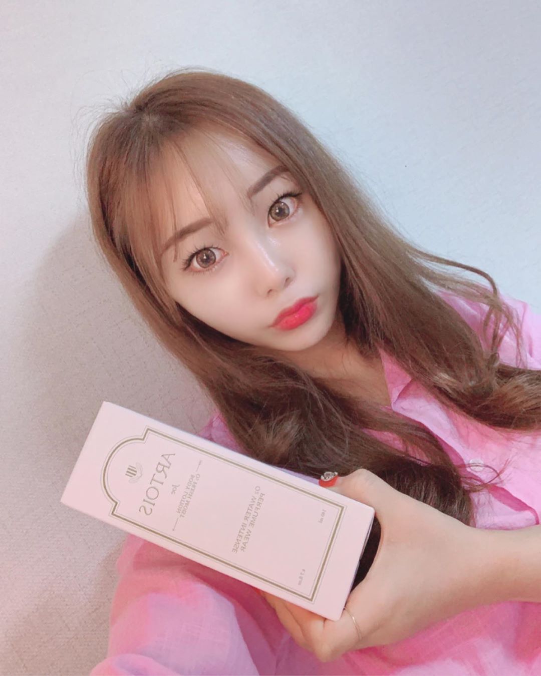 쥬쥬 ღ on Instagram: “ღ아르트아 조 바디로션ღ 
발림성도 좋고 흡수도 빨라 강추츄
무엇보다 은은한 향이 하루종일 사르르 퍼져서 좋아요ღ 
#천사연구소 #아르투아 #아르투아바디워시 #바디워시추천 #샤워향수 #향수바디워시 #송강바디워시 #artois #ad”