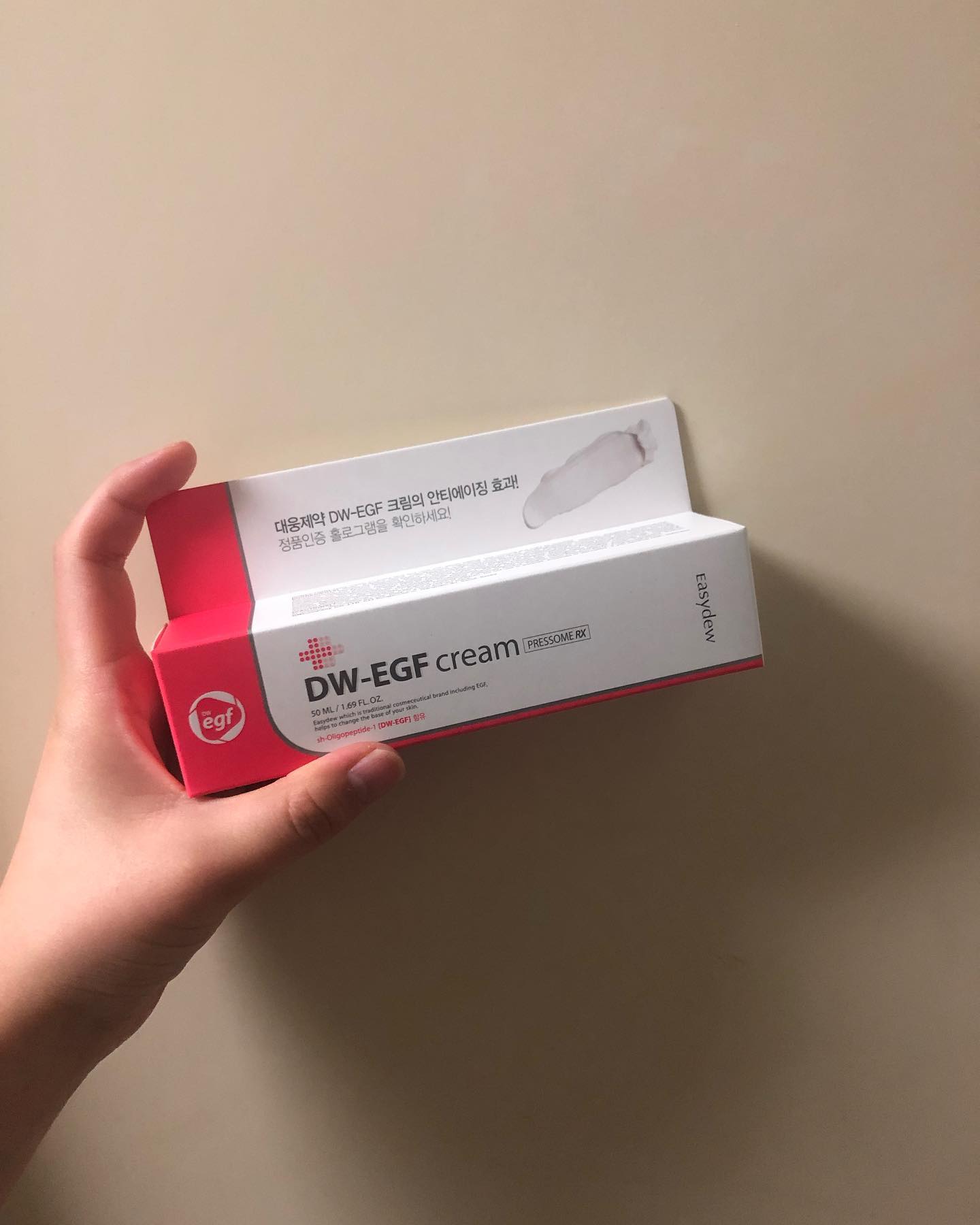 💕
홈앤쇼핑 이지듀 DW-EGF 크림 프레좀RX 방송 예정! 👉고가의 안티에이징 프리미엄 성분인 DW-EGF 함량을 기존 대비 150% up
👉프레좀 기술을 적용하면 모공은 물론 세포 사이의 지질을 통해 유효성분이 흡수돼 지난 시즌 대비 16배 더 깊이, 더 많이 유효성분이 흡수
⠀
77,000원 1세트 구매 시, 프레좀 RX 크림 50ml X 4개, 15ml X 3개, 2ml X 2개 증정의 기회를 잡아보세요~!
홈앤쇼핑에서 방송 10월 24일 (목)
오전 10시 25분 예정!
⠀
“본 후기는 이지듀에서 제품을 지원받아, 직접 사용해보고 작성하였습니다”
,,
#대웅제약 #이지듀 #이지듀크림 #프레좀 #프레좀크림 #EGF크림 #단백질크림 #재생크림 #EGF재생크림 #홈앤쇼핑 #출근길 #출근 #직정인소통 #대학생 #맞팔100 #소통100
