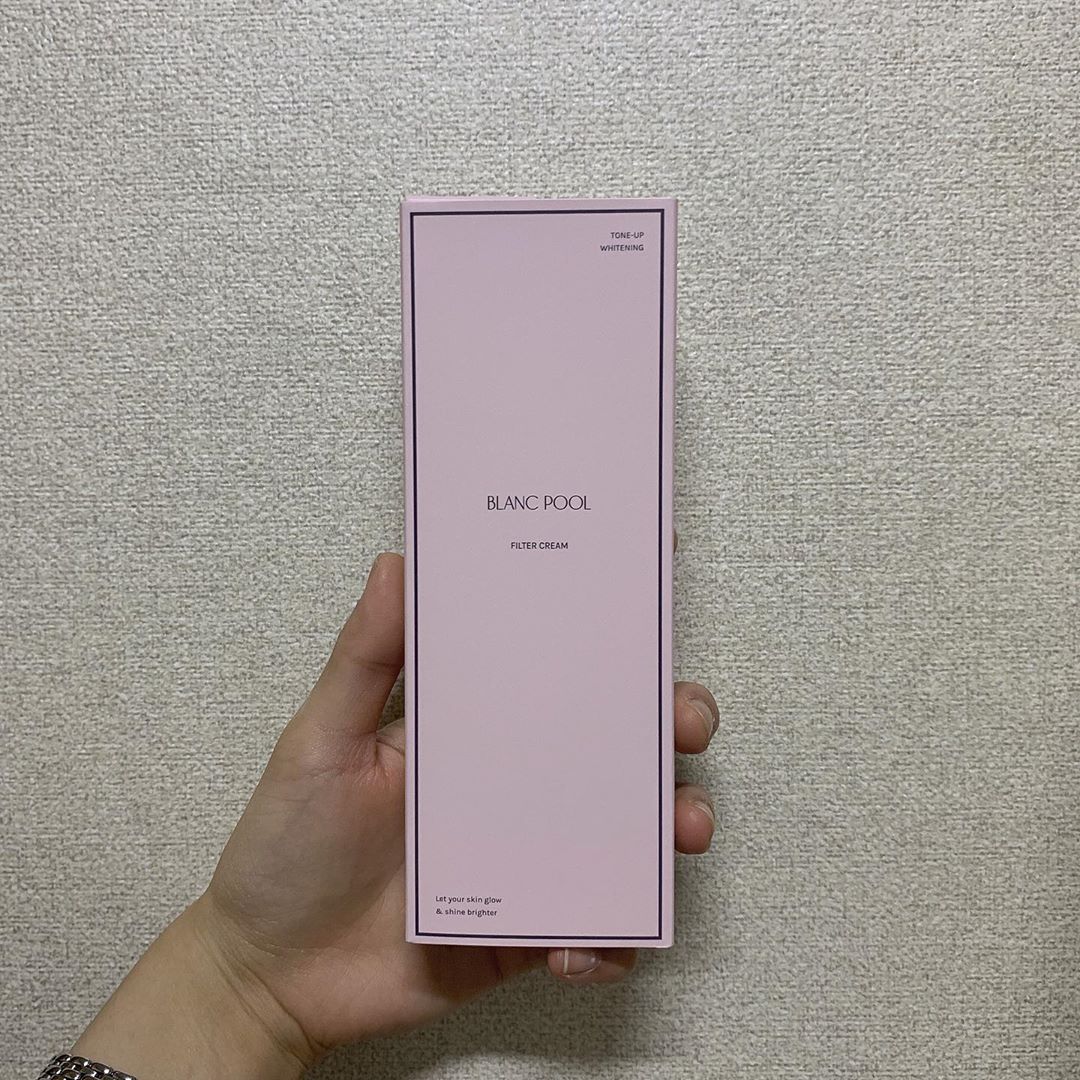 공시리 on Instagram: “블랑풀 필터크림🧴 가볍고 자연스럽게 밝아지는 피부 필터효과를 줌.  나이아신아마이드 미백성분이 함유되어 화이트닝 효과가 뛰어남.  자극으로부터 피부를 지켜주고 건조하지 않게 촉촉함을 유지시켜줌.  그리고 이전에 내가 쓰던 미백크림들은 너무…”